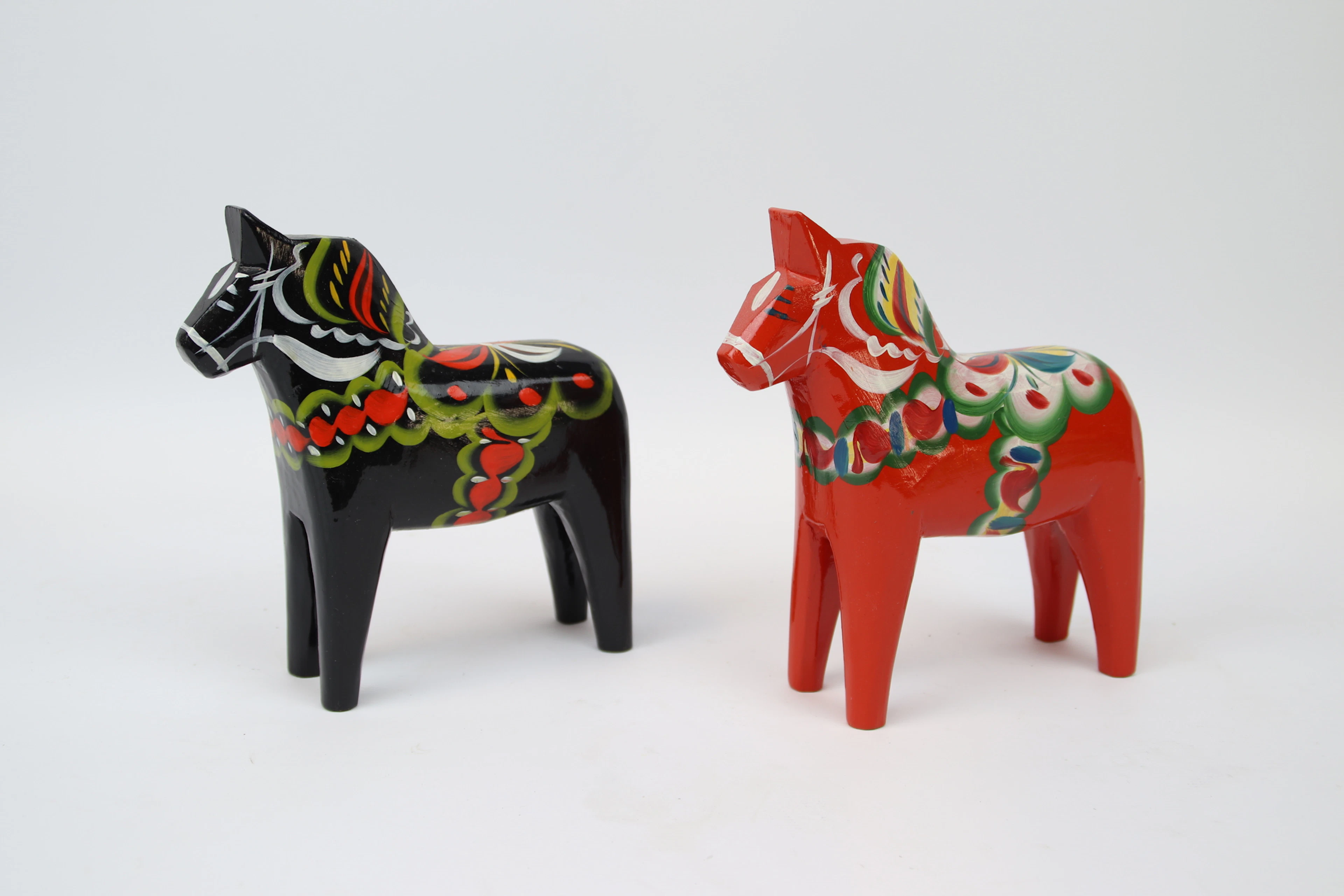 Dala horses, 2 pcs, wood, Nils Olsson, Nusnäs.