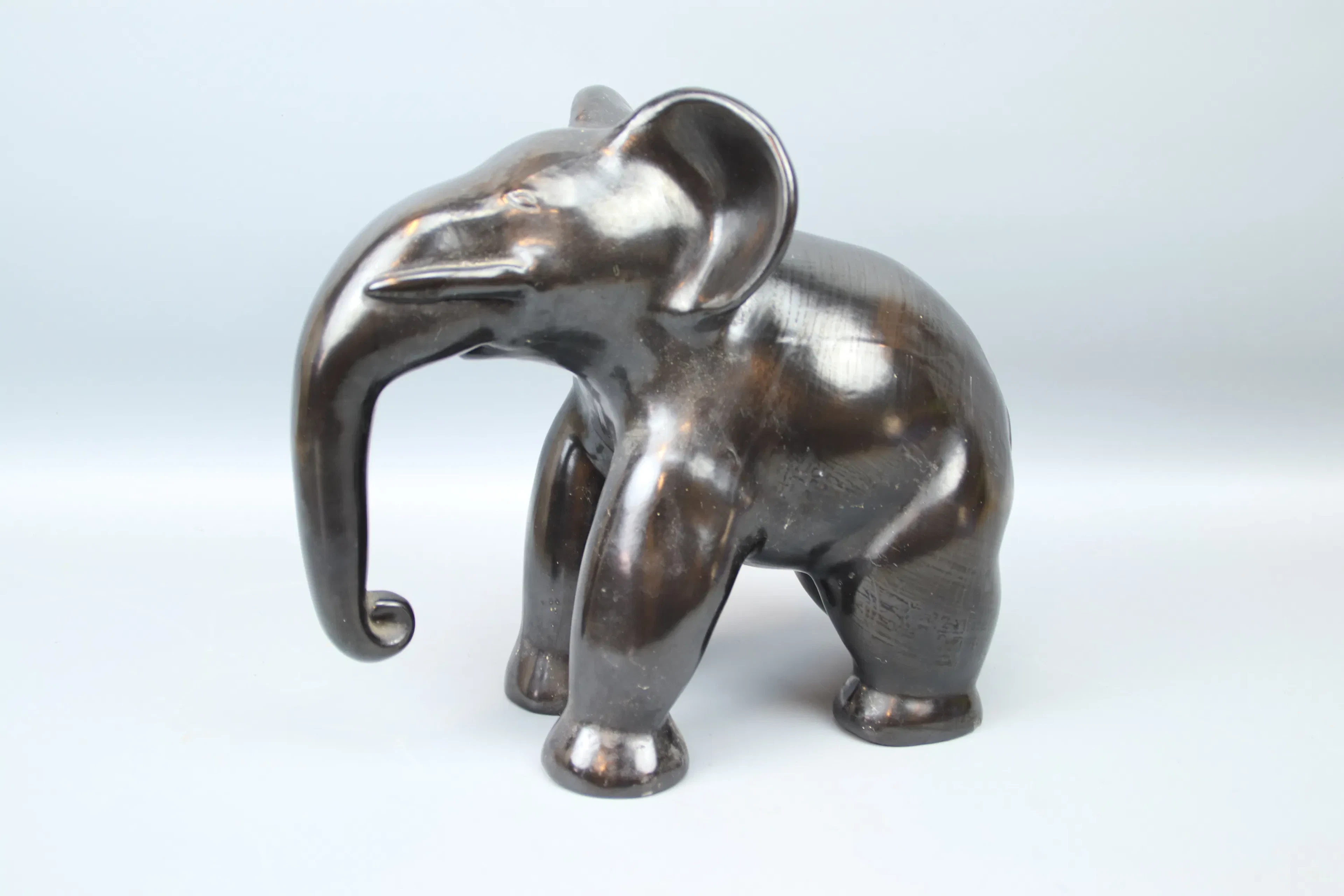 Statuine, elefanti, ceramiche.