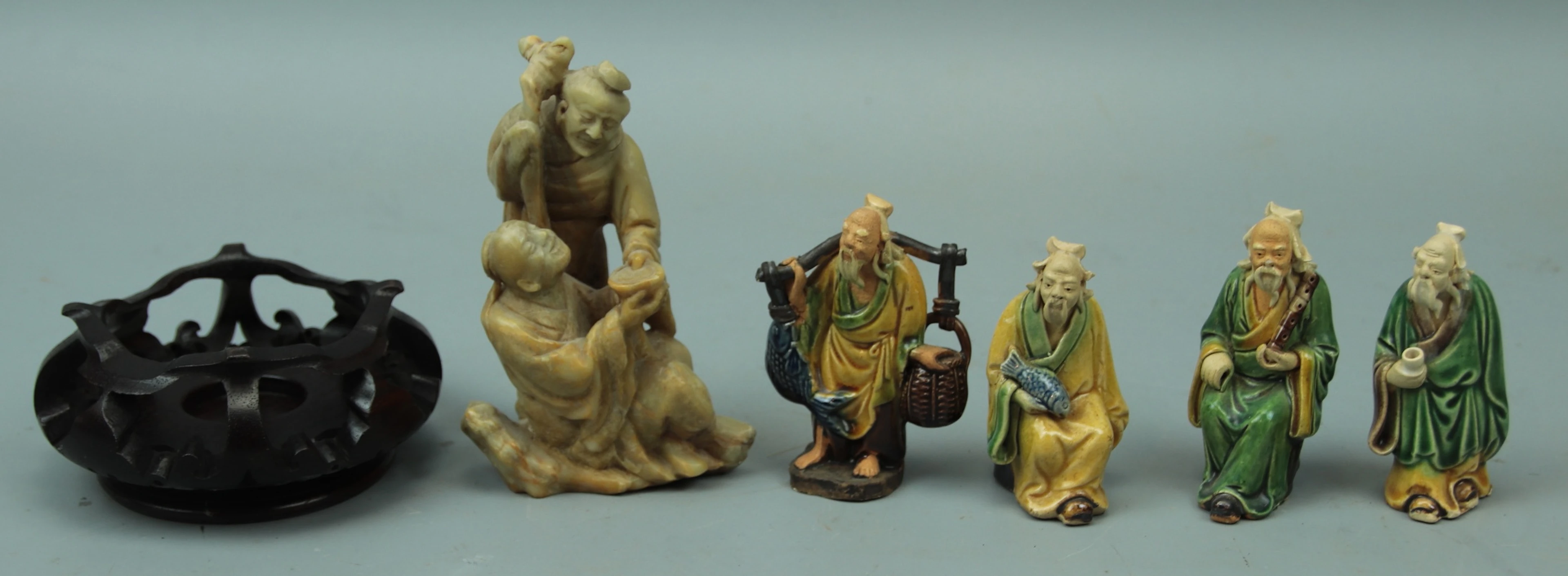 Figurillas, 5 piezas, cerámica y esteatita, China, 1900.