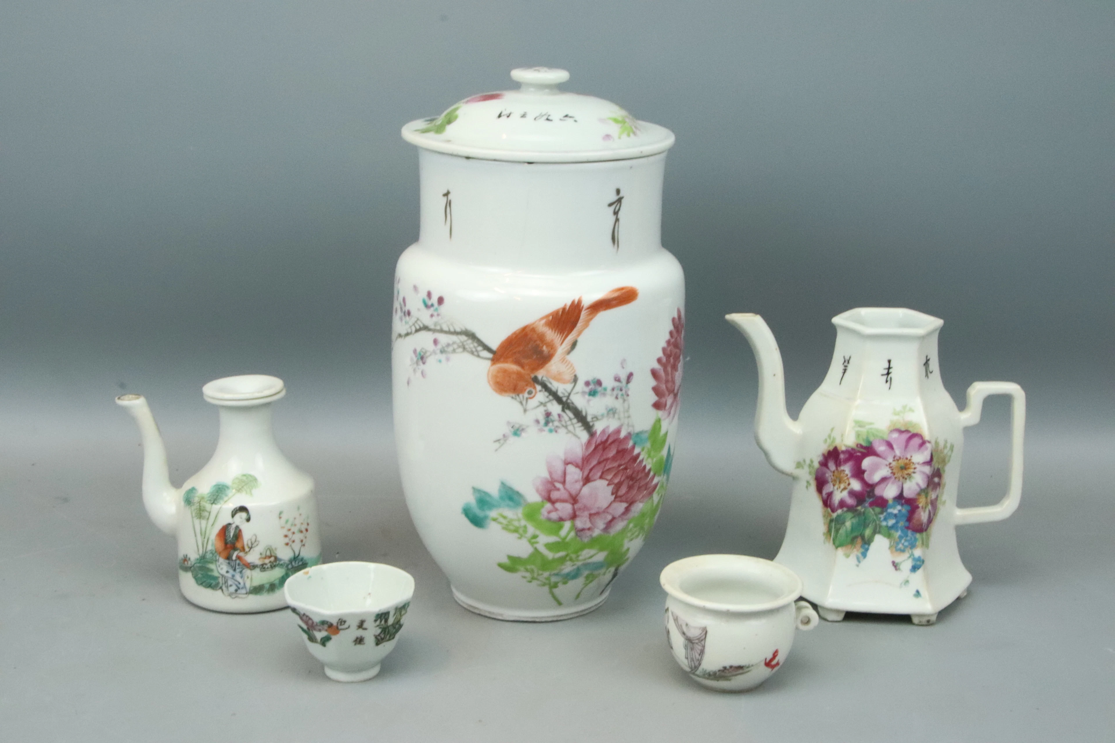 Porcelaine chinoise, 5 pièces, années 1800/1900.