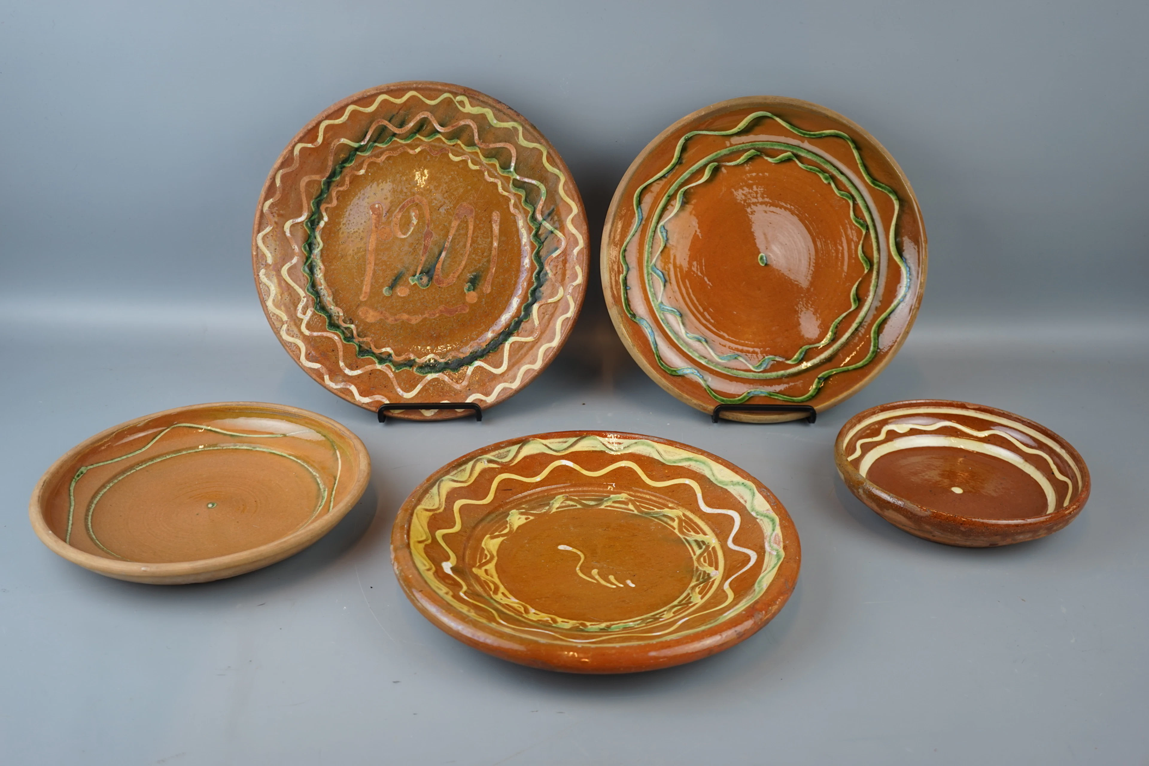 Ciotole e piattini, 5 pezzi, ceramica, 1900.