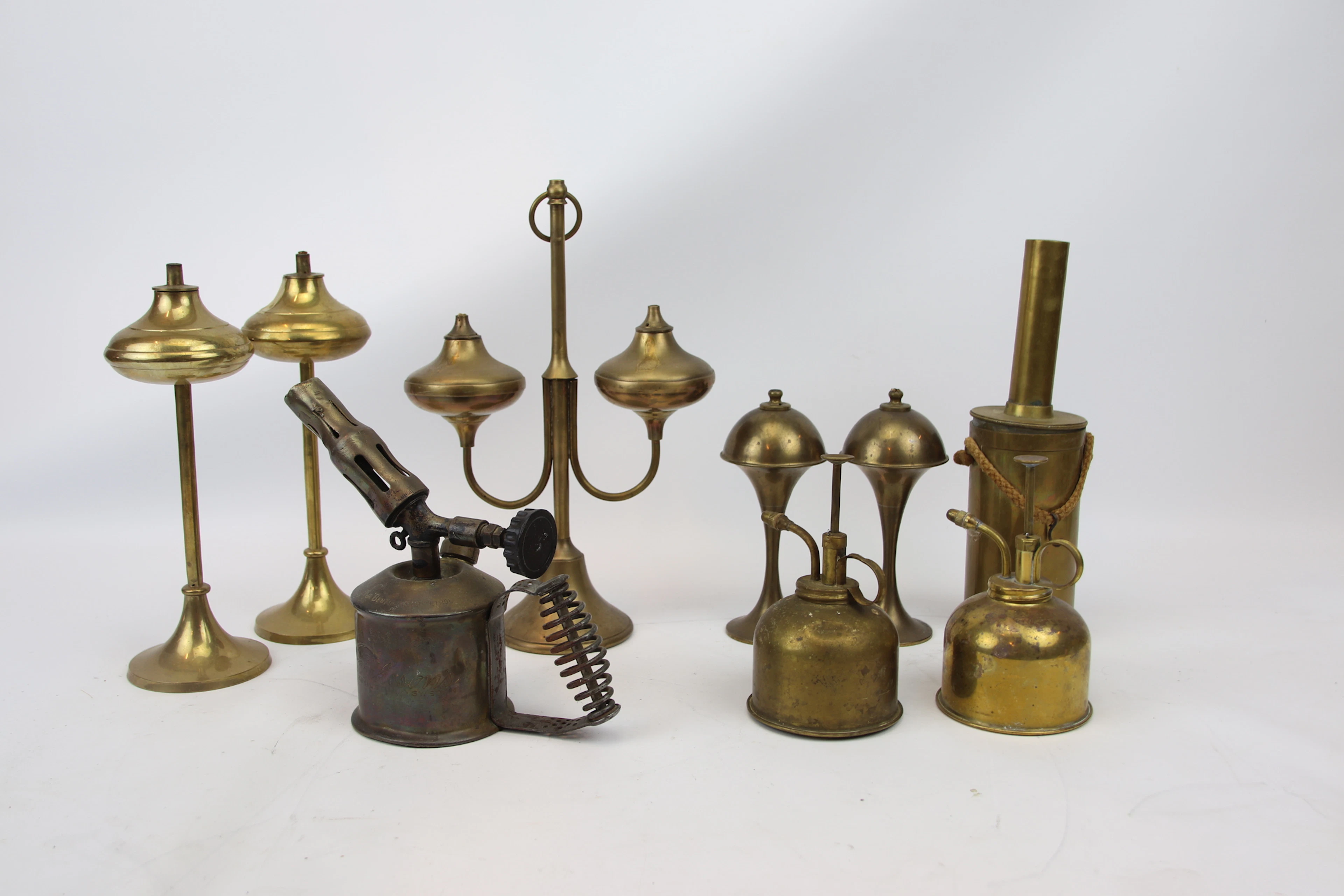 Lampade ad olio ecc., 9 pezzi, ottone, 1900.