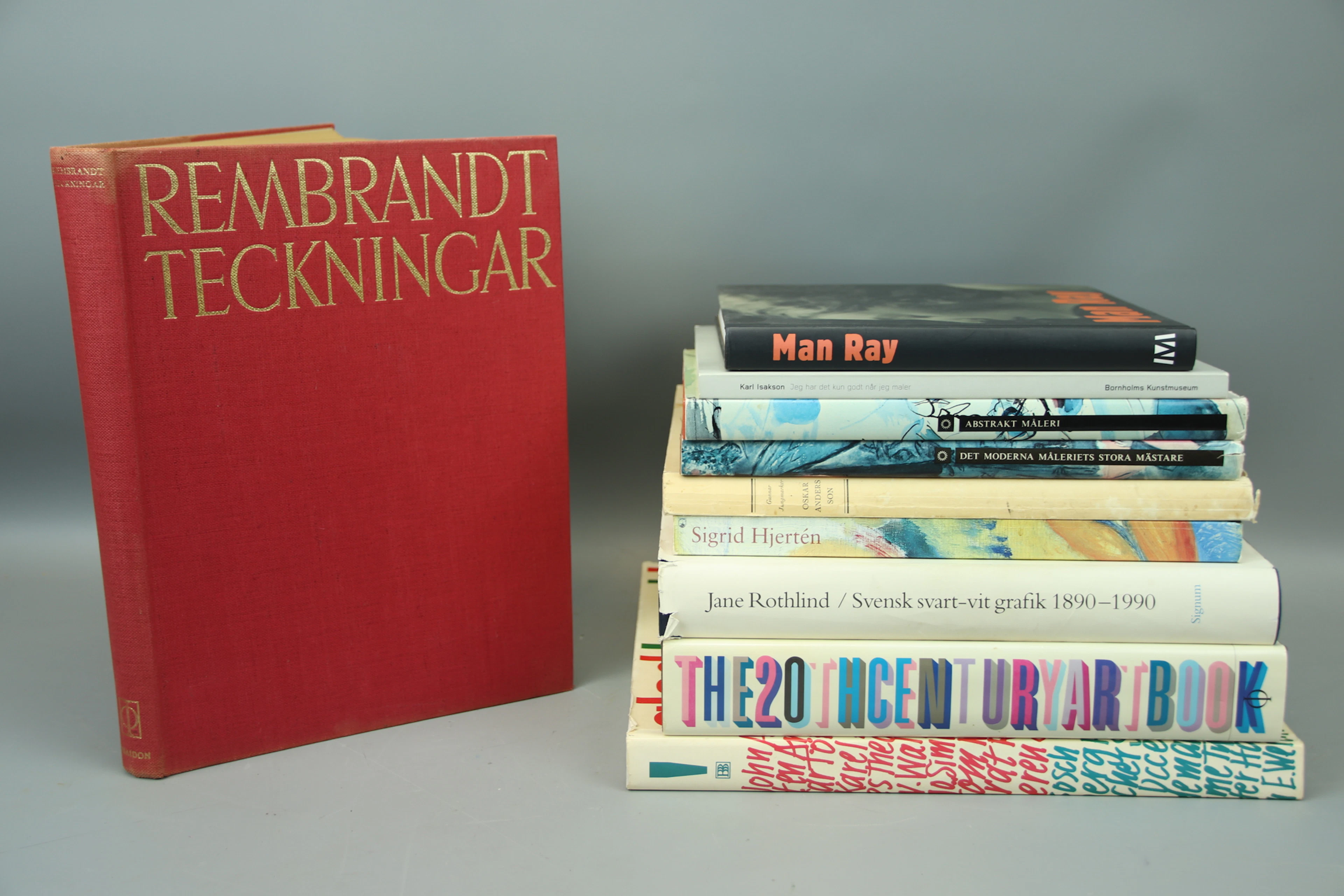 Libri d'arte, 10, tra cui Sigrid Hjertén e Man Ray.