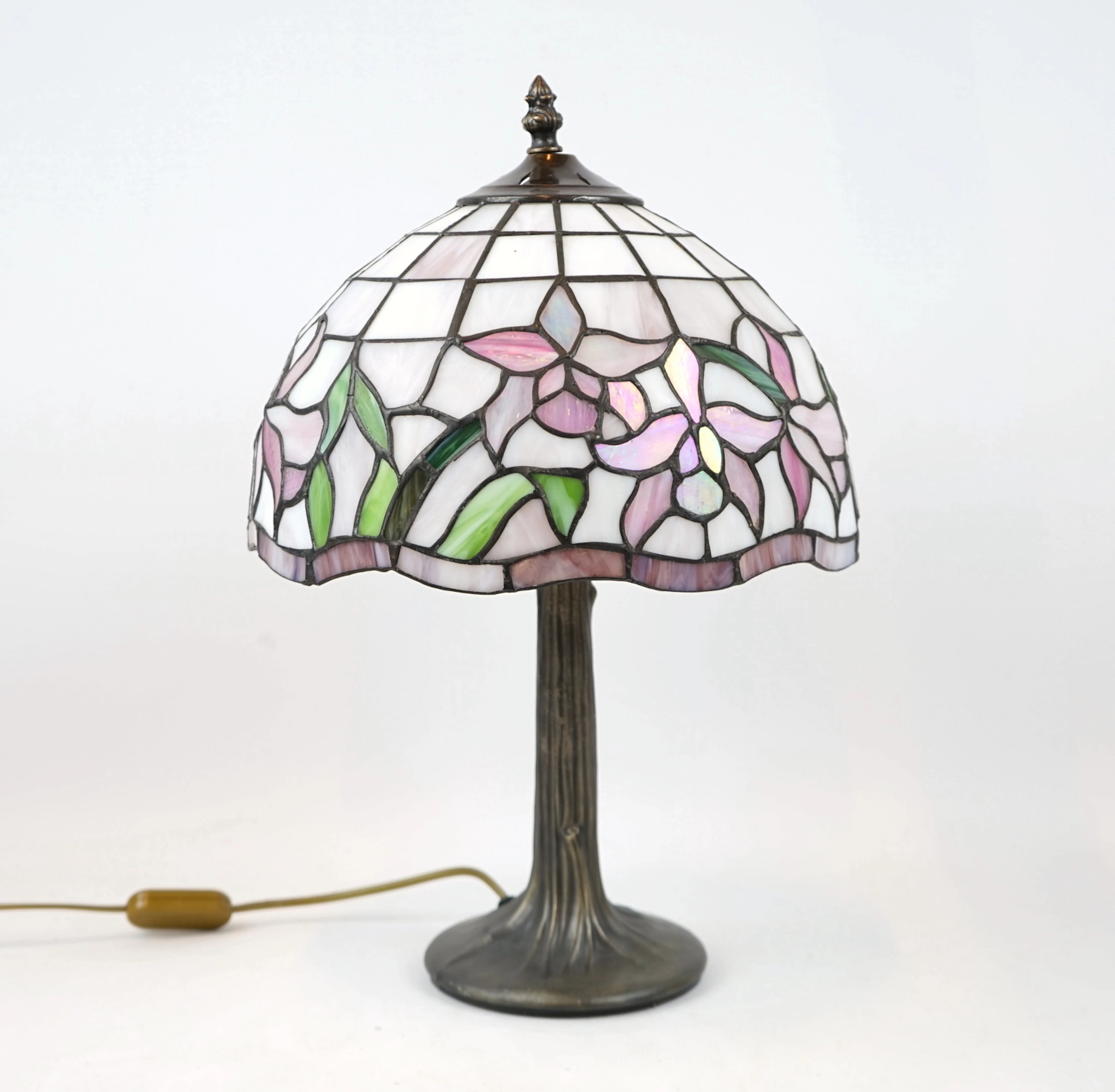 Bordslampa, glas/metall, Tiffany-stil.