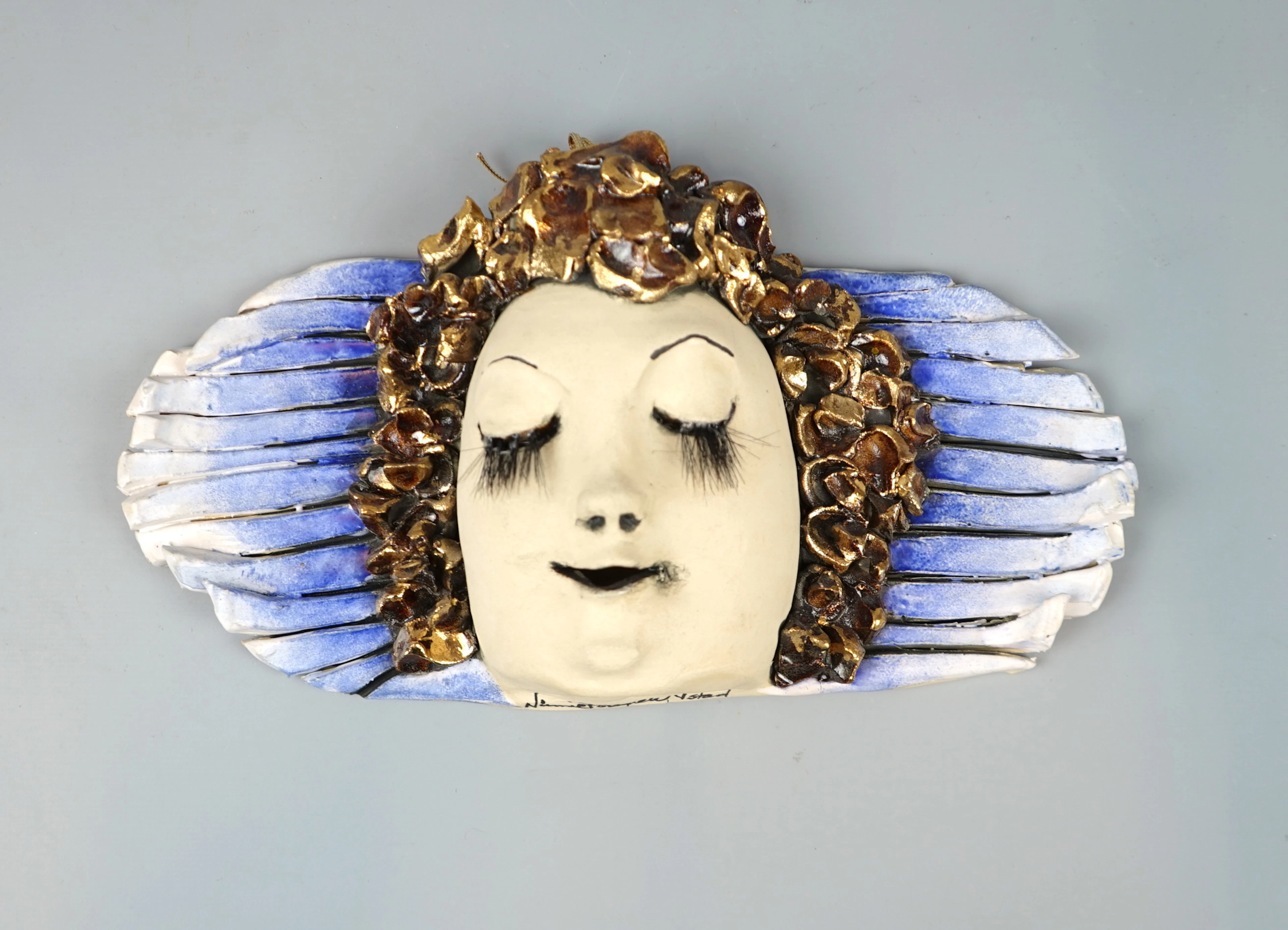 Ninnie Forsgren, Ystad, scultura murale, ceramiche, firmato.