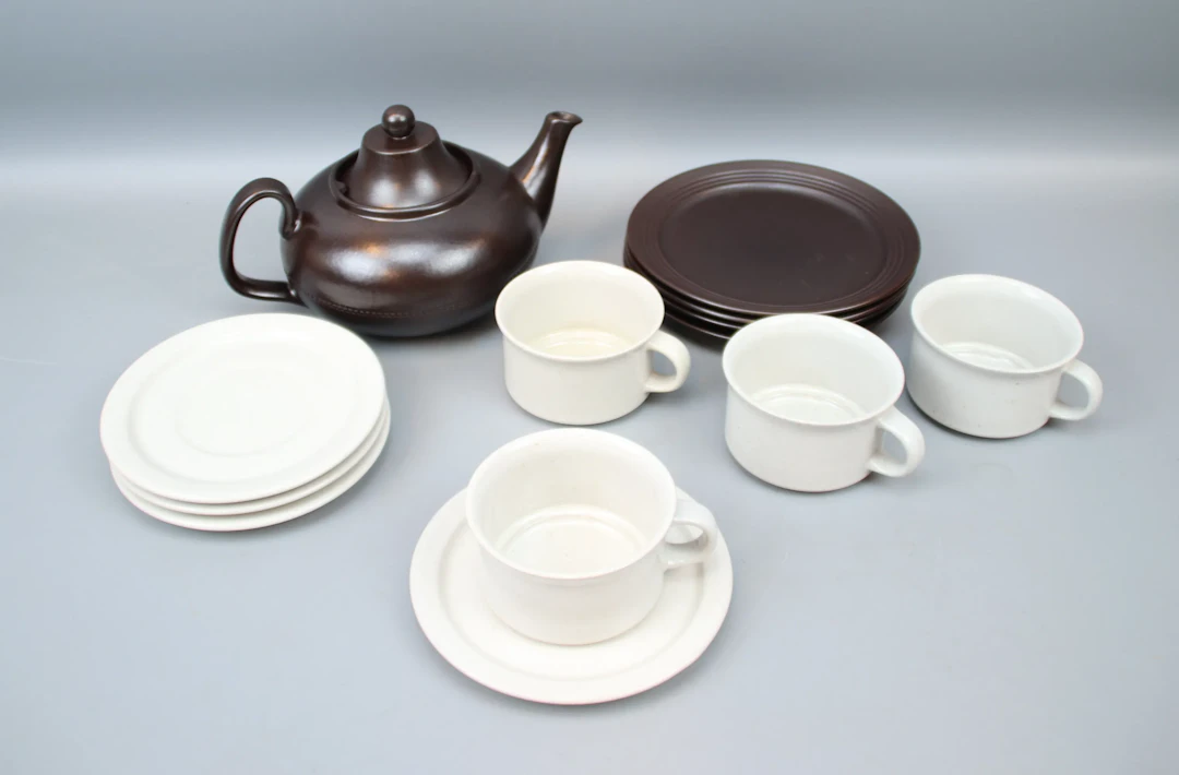 Piezas de juego de té, 9 piezas, gres, Höganäs.