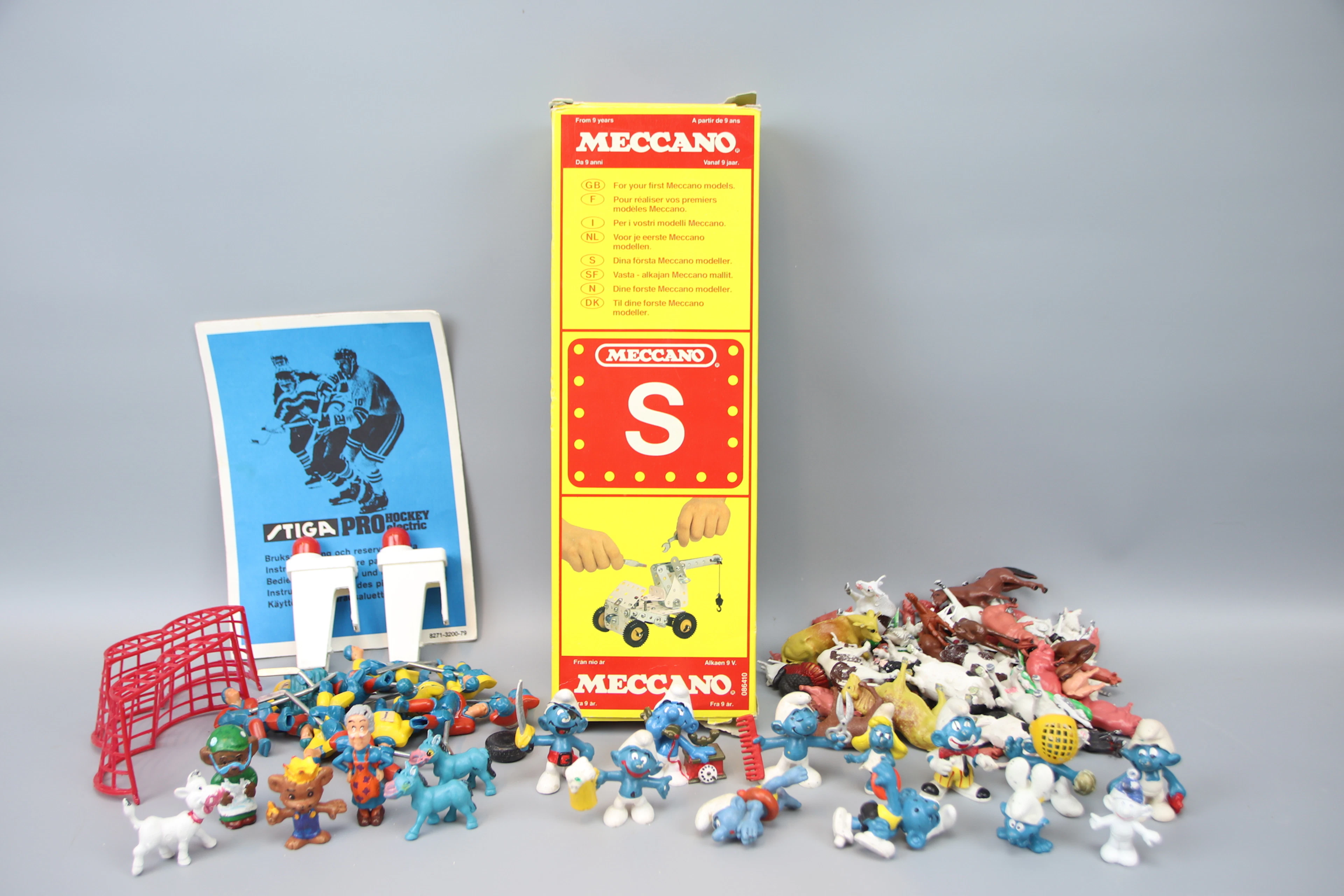 Schtroumpfs, Meccano, etc., un jeu.
