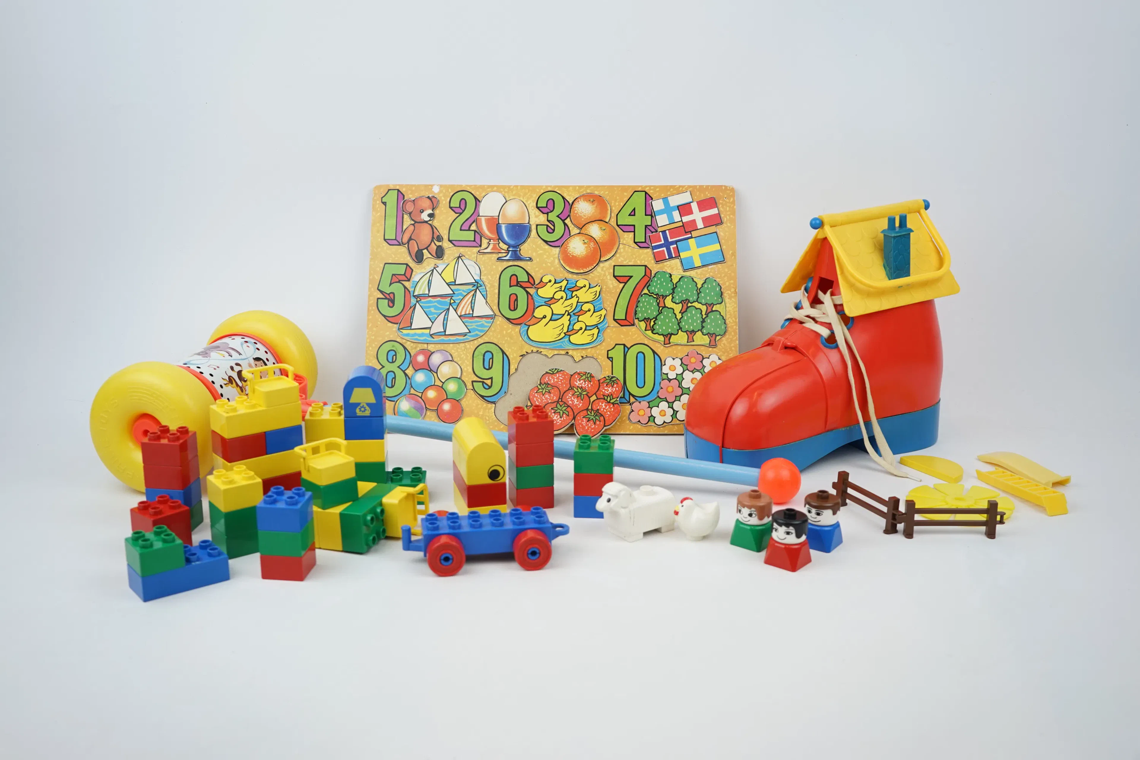 Juguetes, un lote, plástico/metal/madera, incluyendo Fisher Price.
