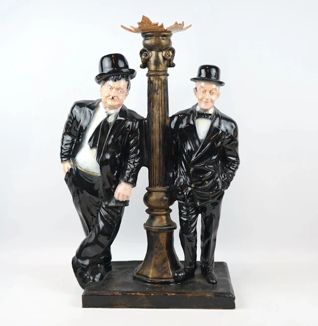 Skulpturen, Kunstmaterialien, "Helan & Halvan".
