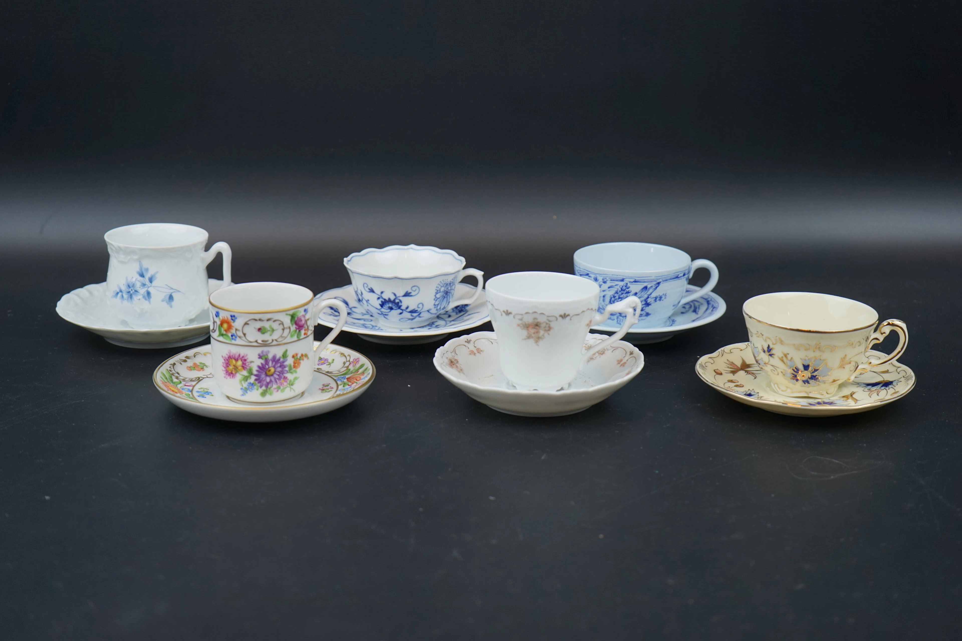Tazze da caffè con piattini, 6 pezzi, porcellana, inclusi Meissen e Rörstrand.