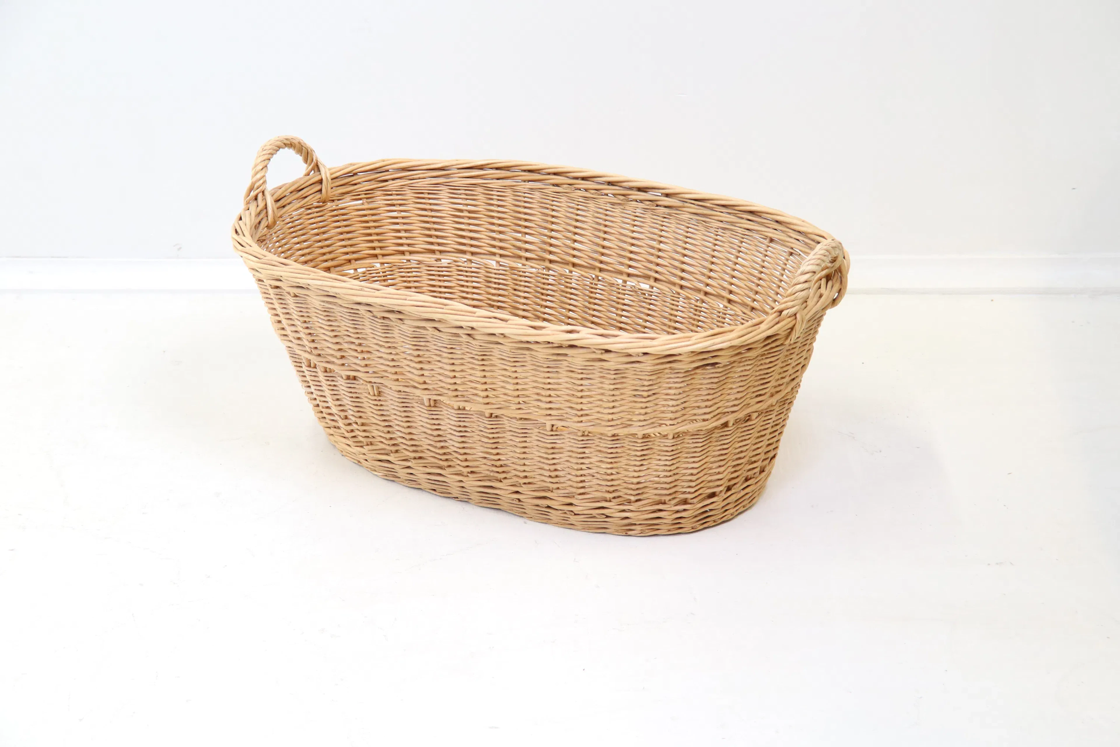 Cestello di scartoccio, intrecciato.