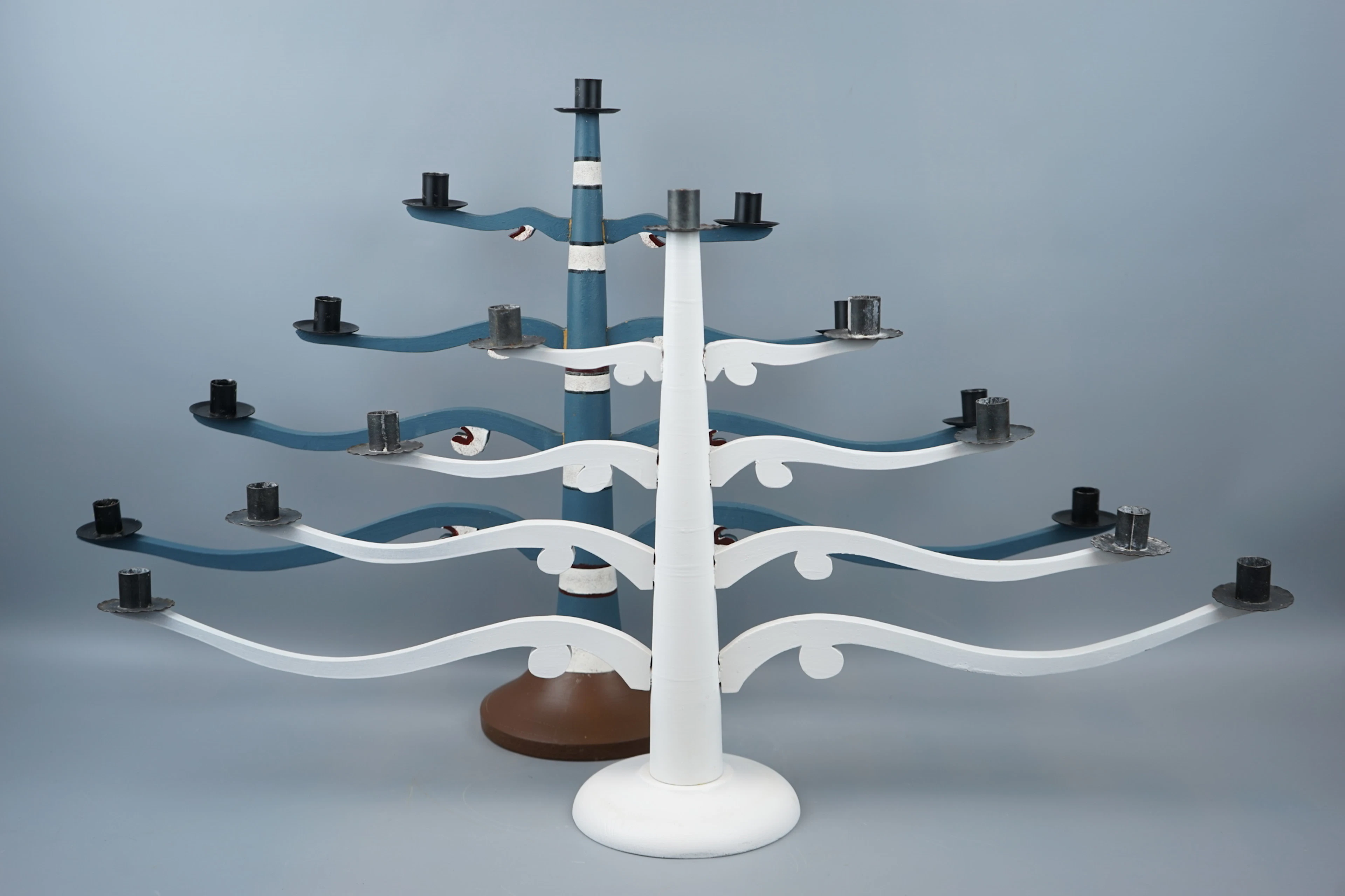 Candelabros navideños, 2 piezas, "hojas de patín", madera/metal.