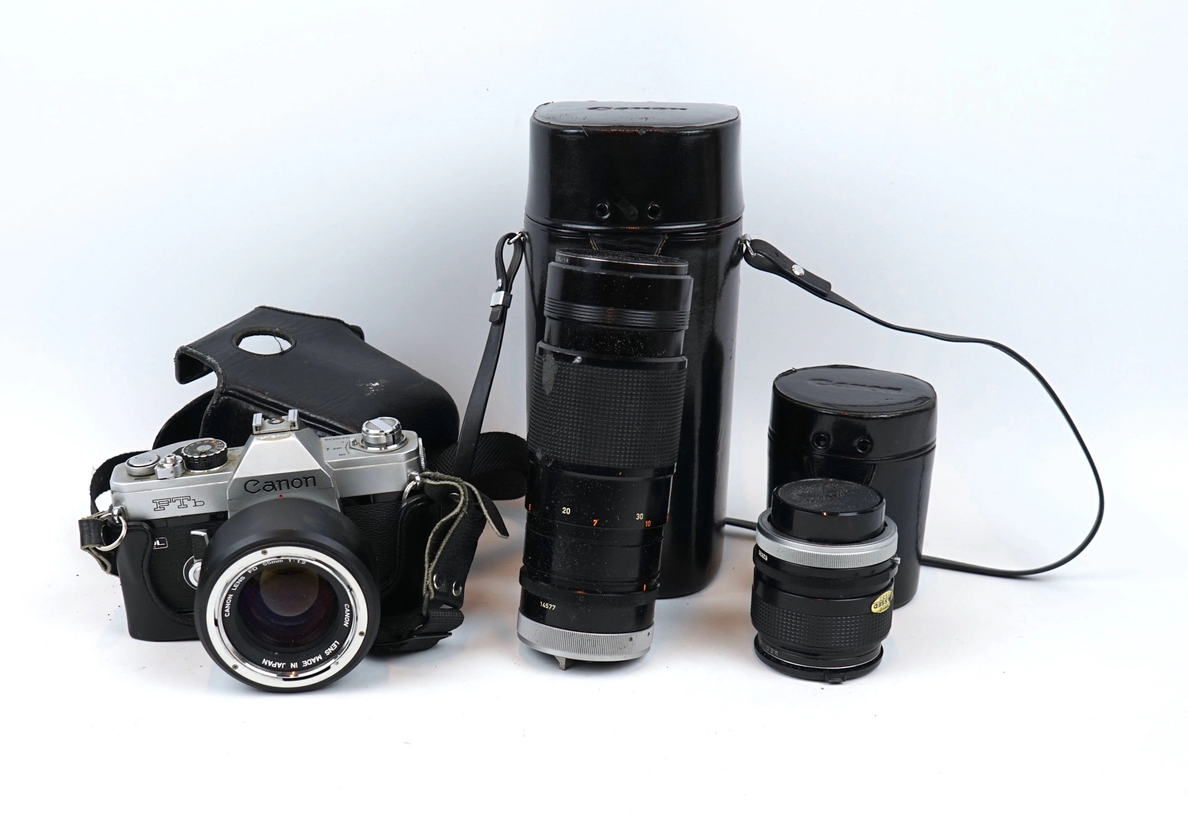 Fotocamera e obiettivo reflex analogici, 3 pezzi, Canon FTb.