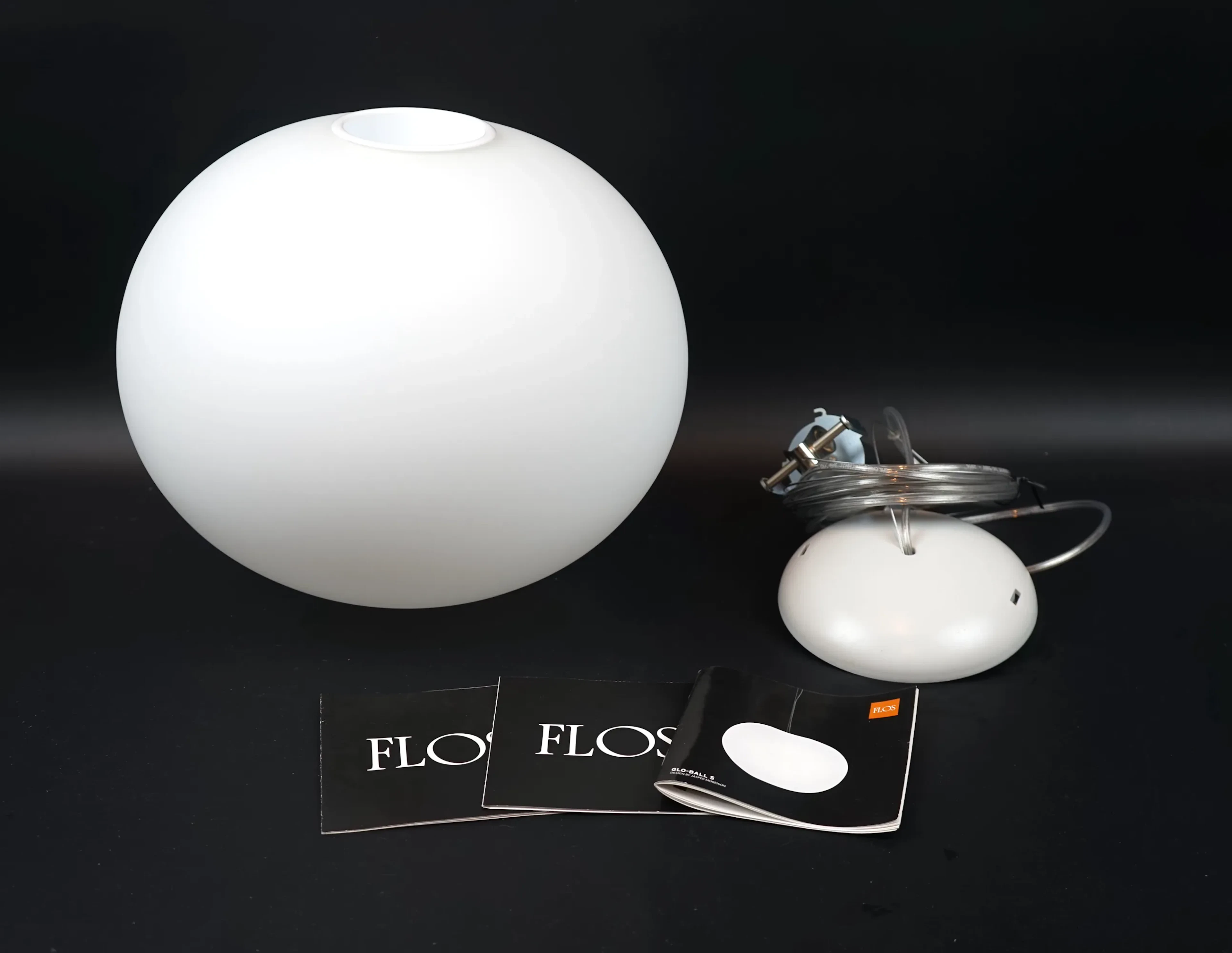 Jasper Morrison, eine Glas-/Metalldeckenlampe, "Glo-Ball S", Flos.