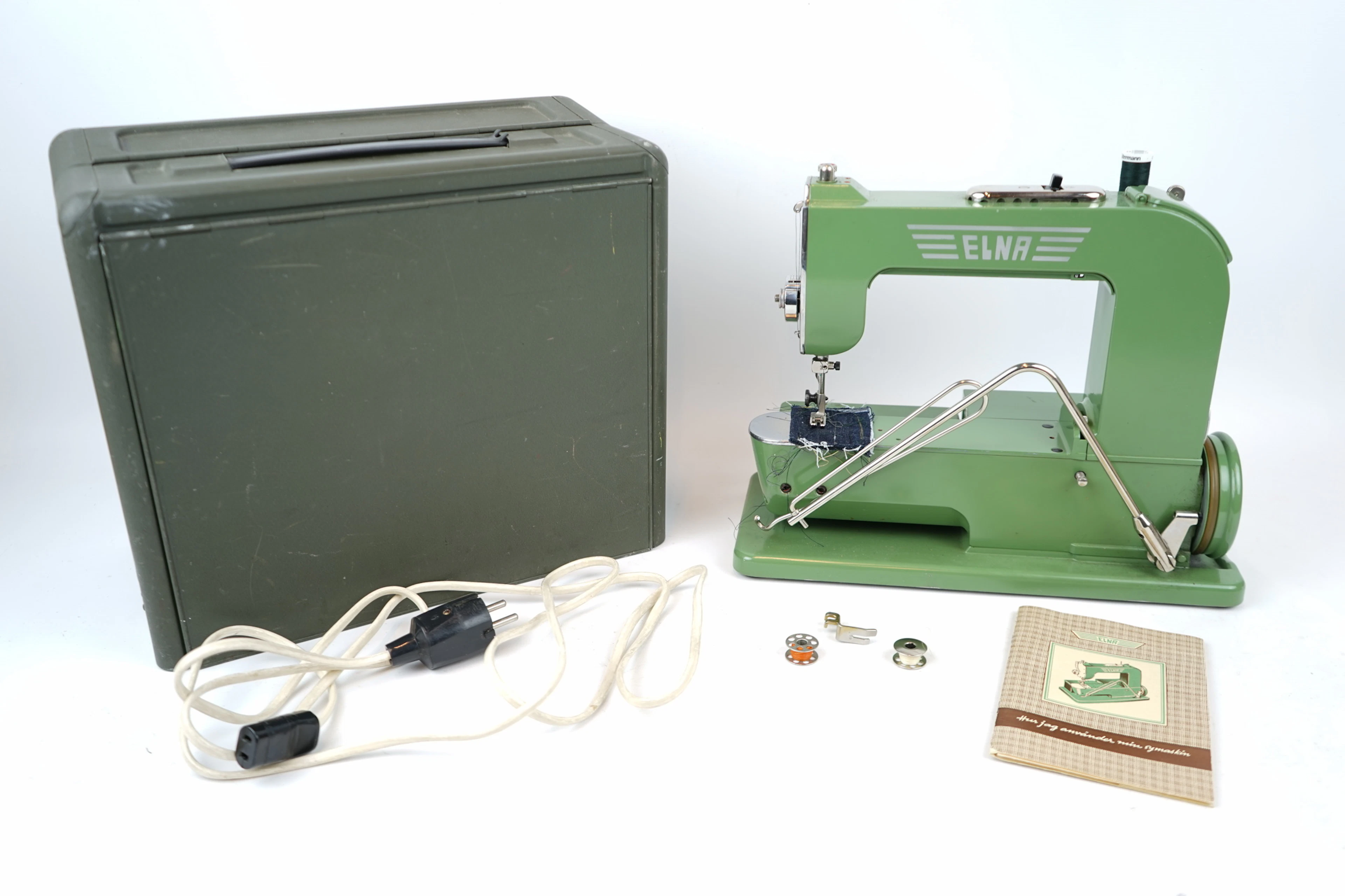Machine à coudre et étui, Elna Grasshopper.