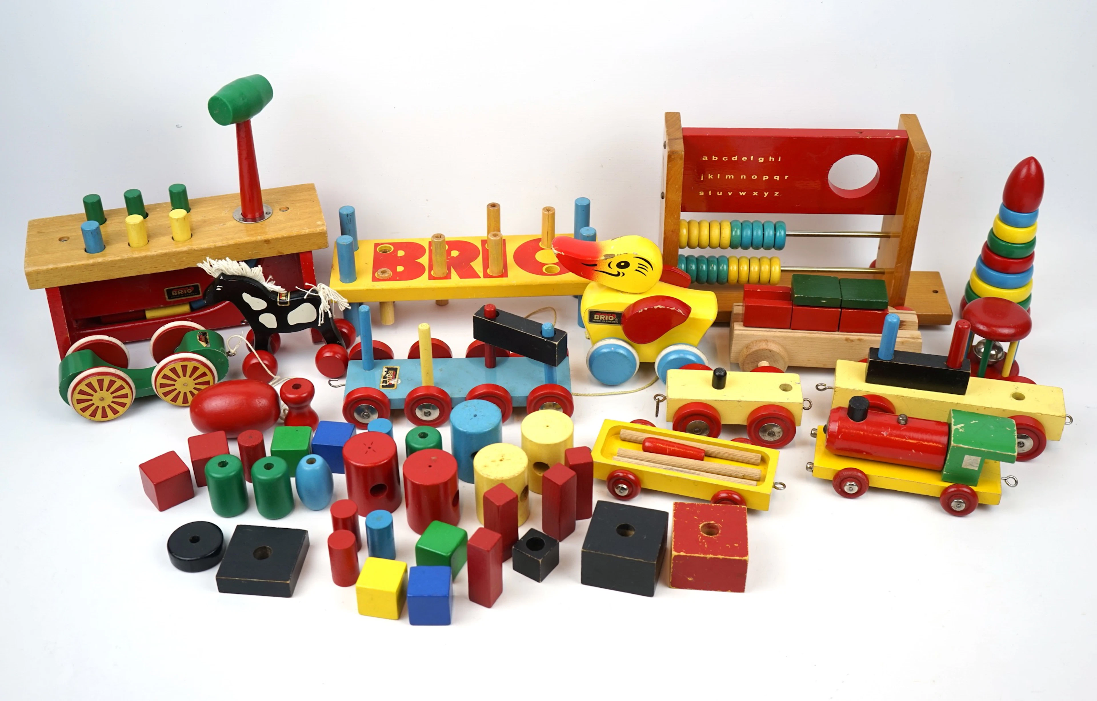 Juguetes, muchos, madera, incluido Brio.