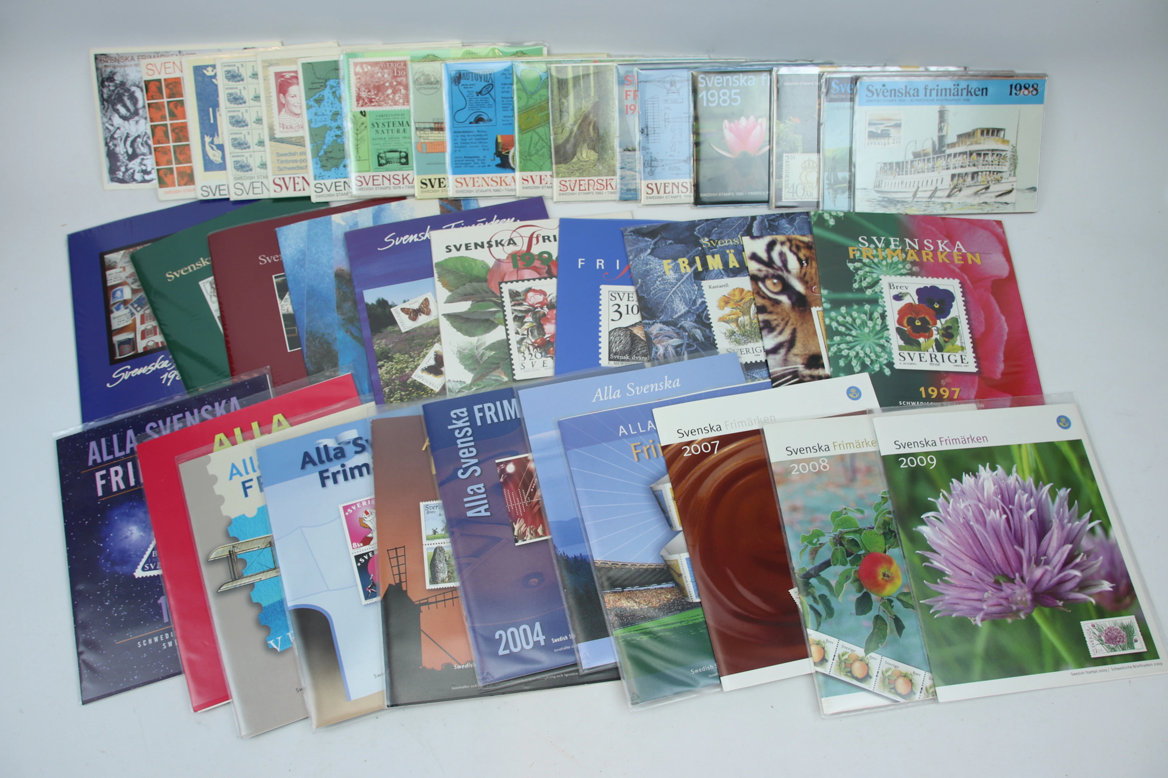 Francobolli, Collezioni annuali svedesi, 1972-2009, completi, post-freschi.