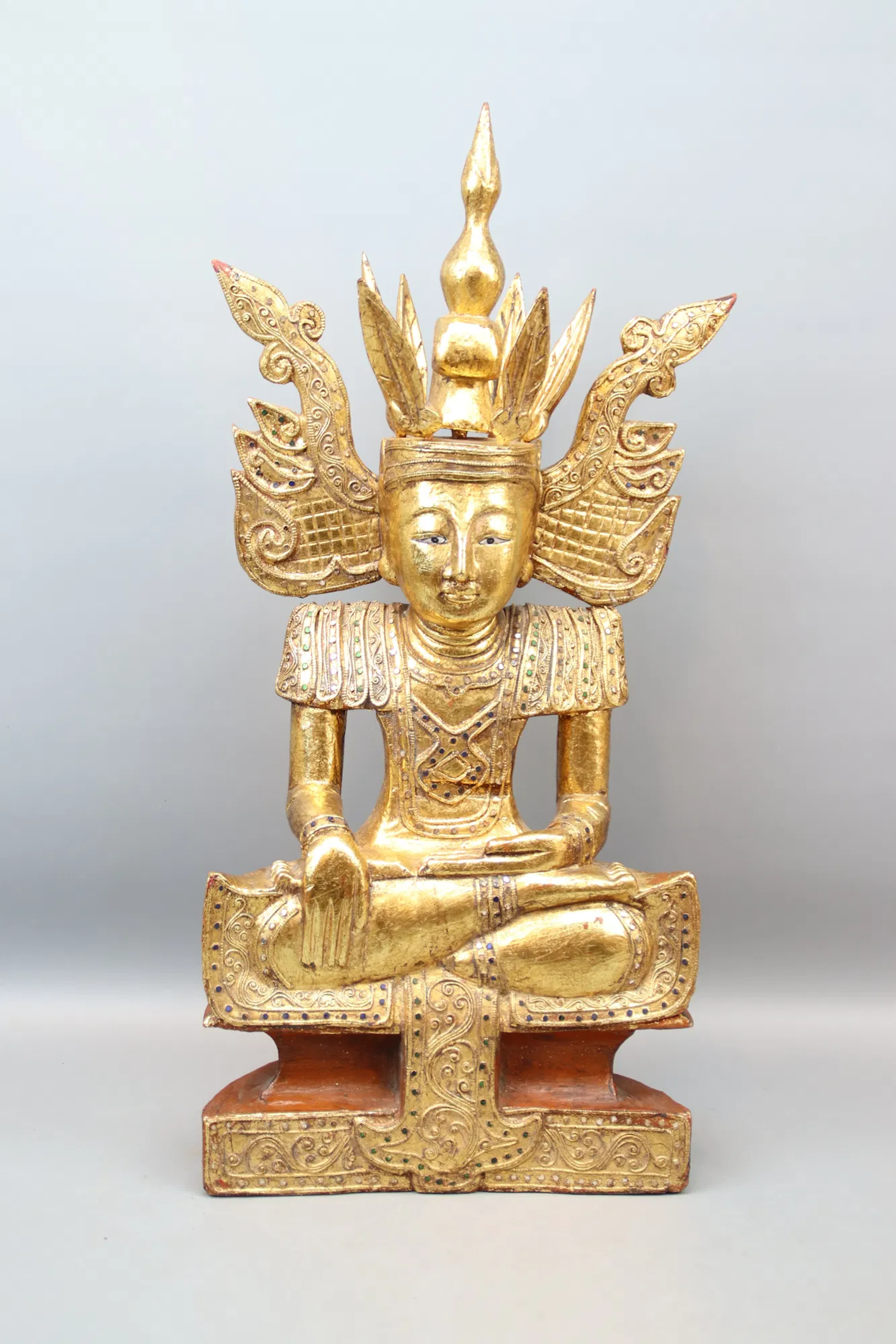 Buddha, scultura, legno dorato.