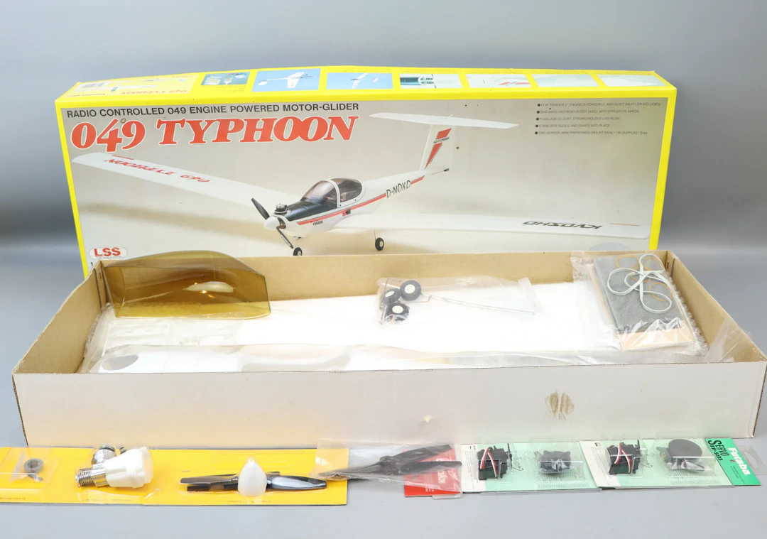 Motor glider, Kyosho 049 Typhoon, model kit.
