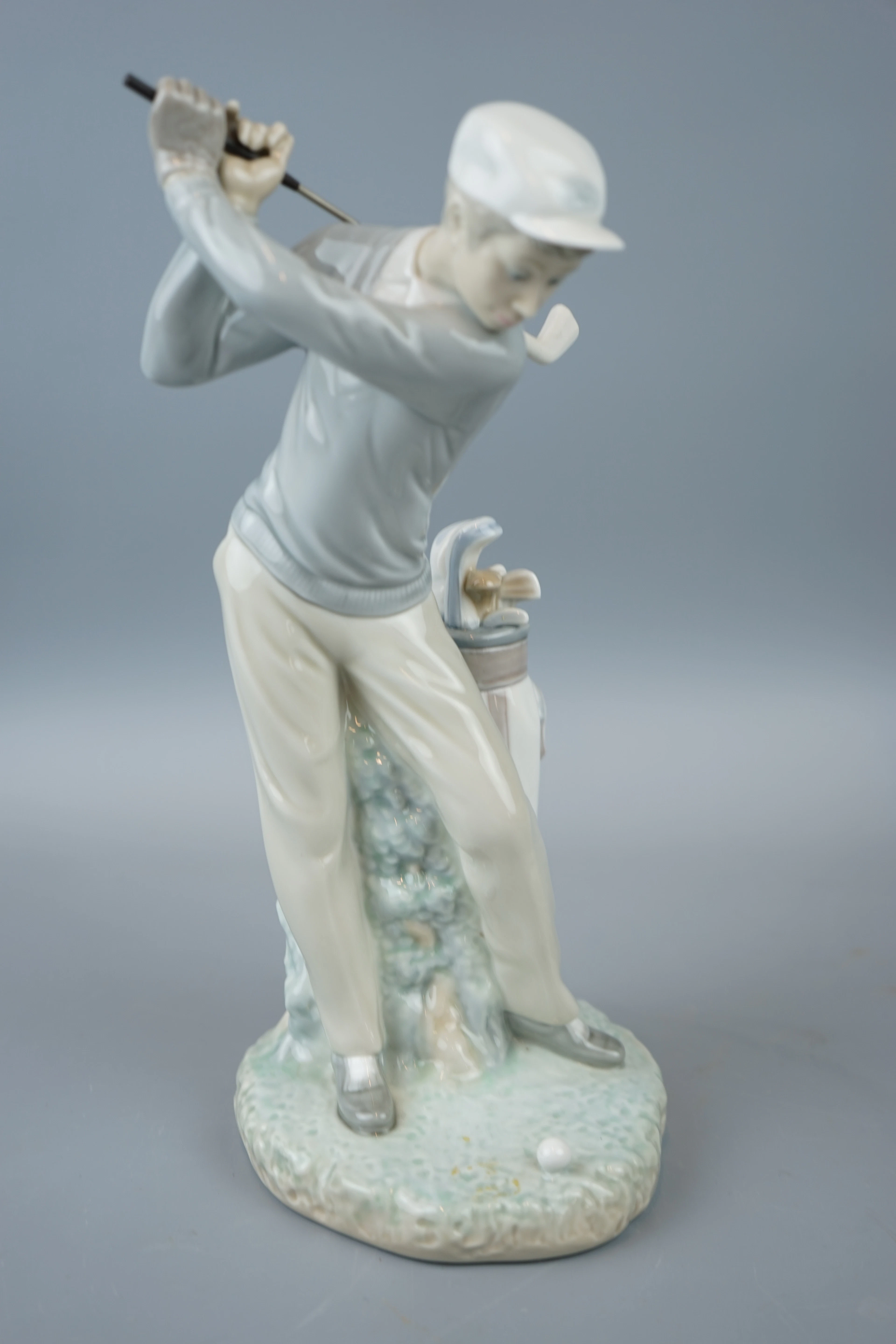 Vicente Martínez, una figura de porcelana, "Golfista", Lladró.