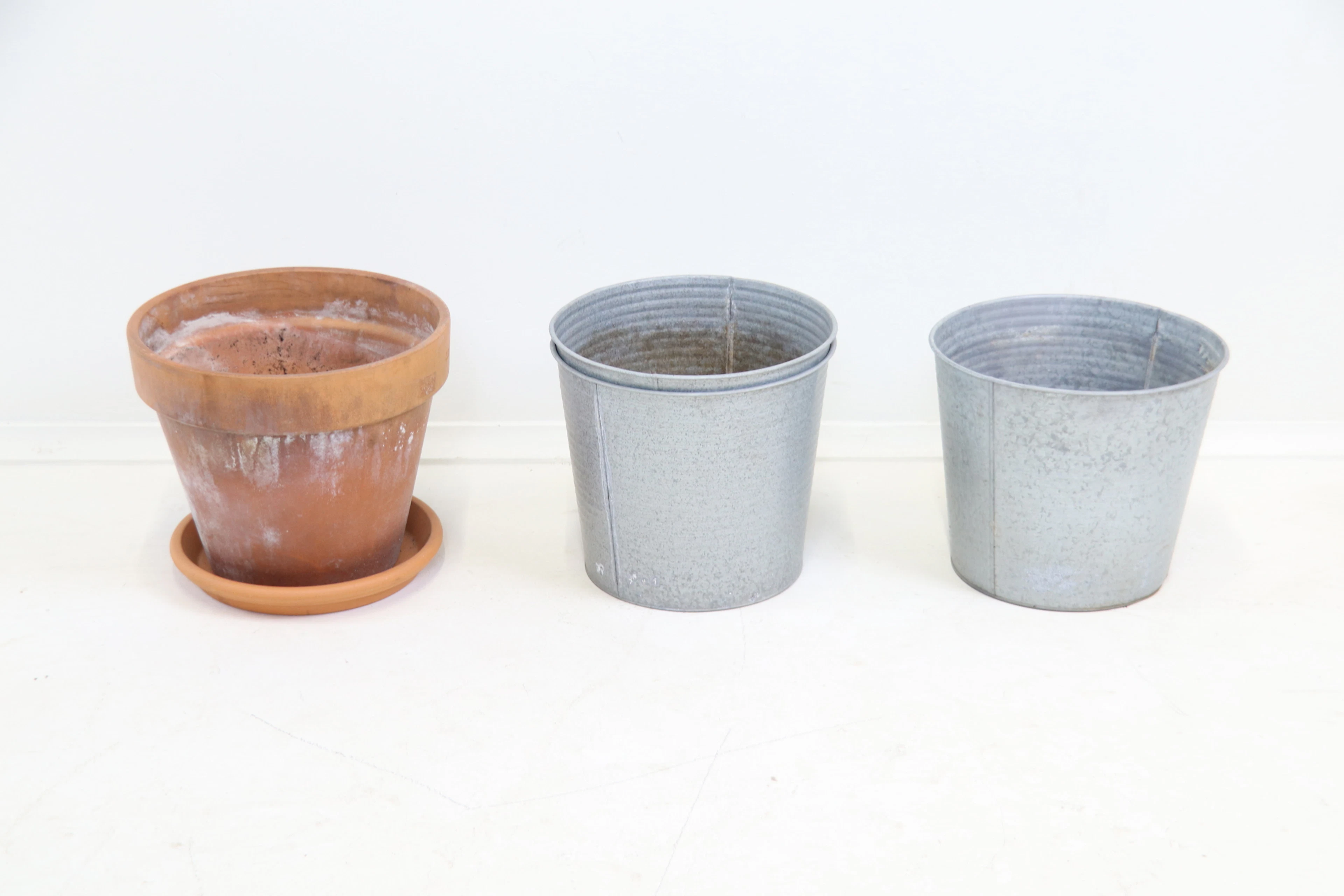 Pentole e piattini, 4+1 pezzi, zinco/ceramica.