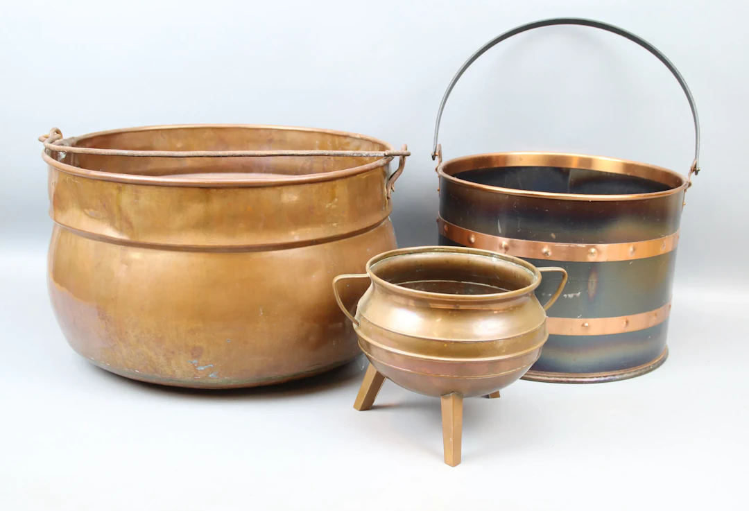 Cubos y cubo, 3 piezas, de metal.