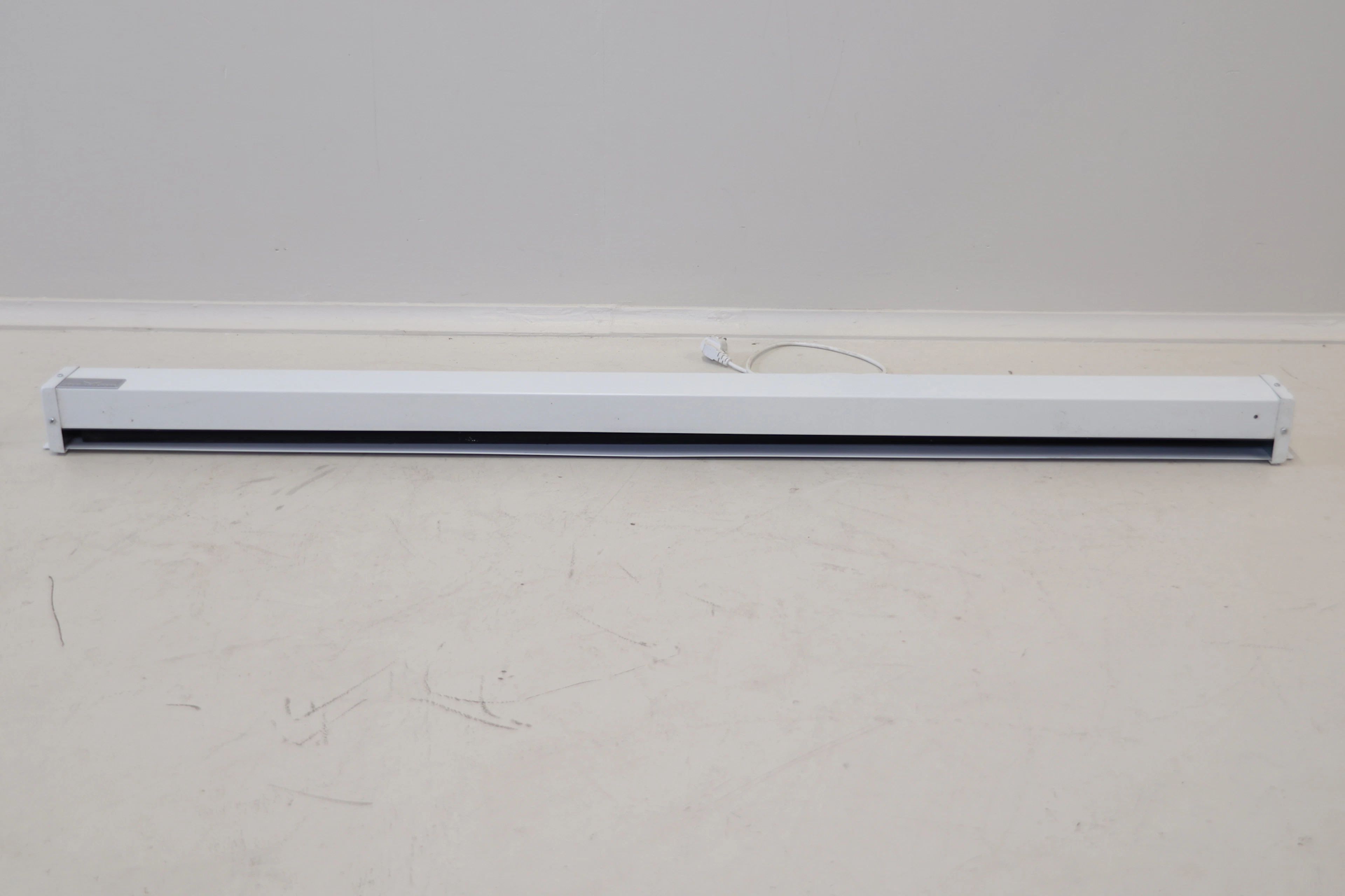 Écran de projecteur, métal/plastique, multibrackets.