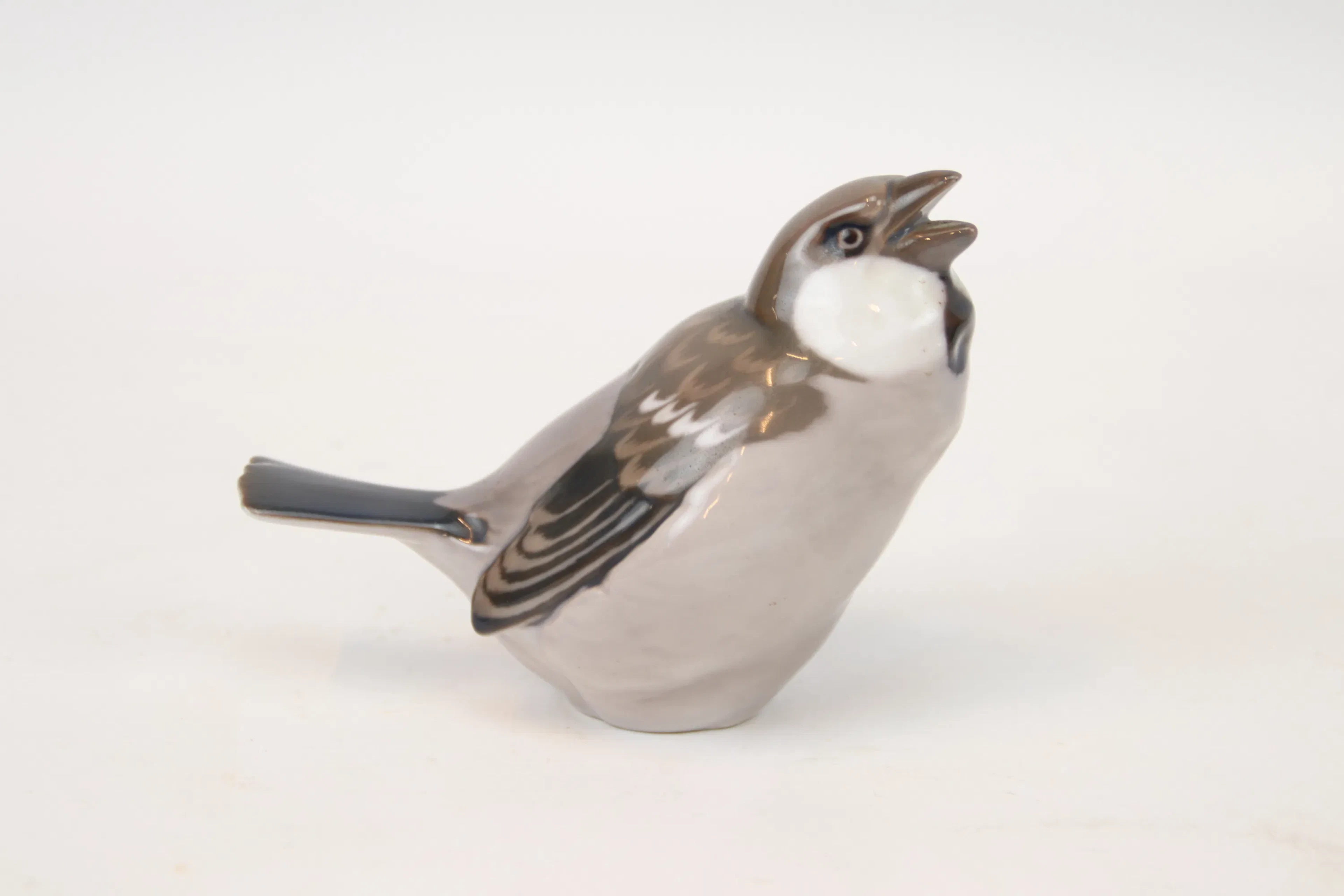 Figurita, gorrión doméstico, porcelana, Bing & Grondahl.