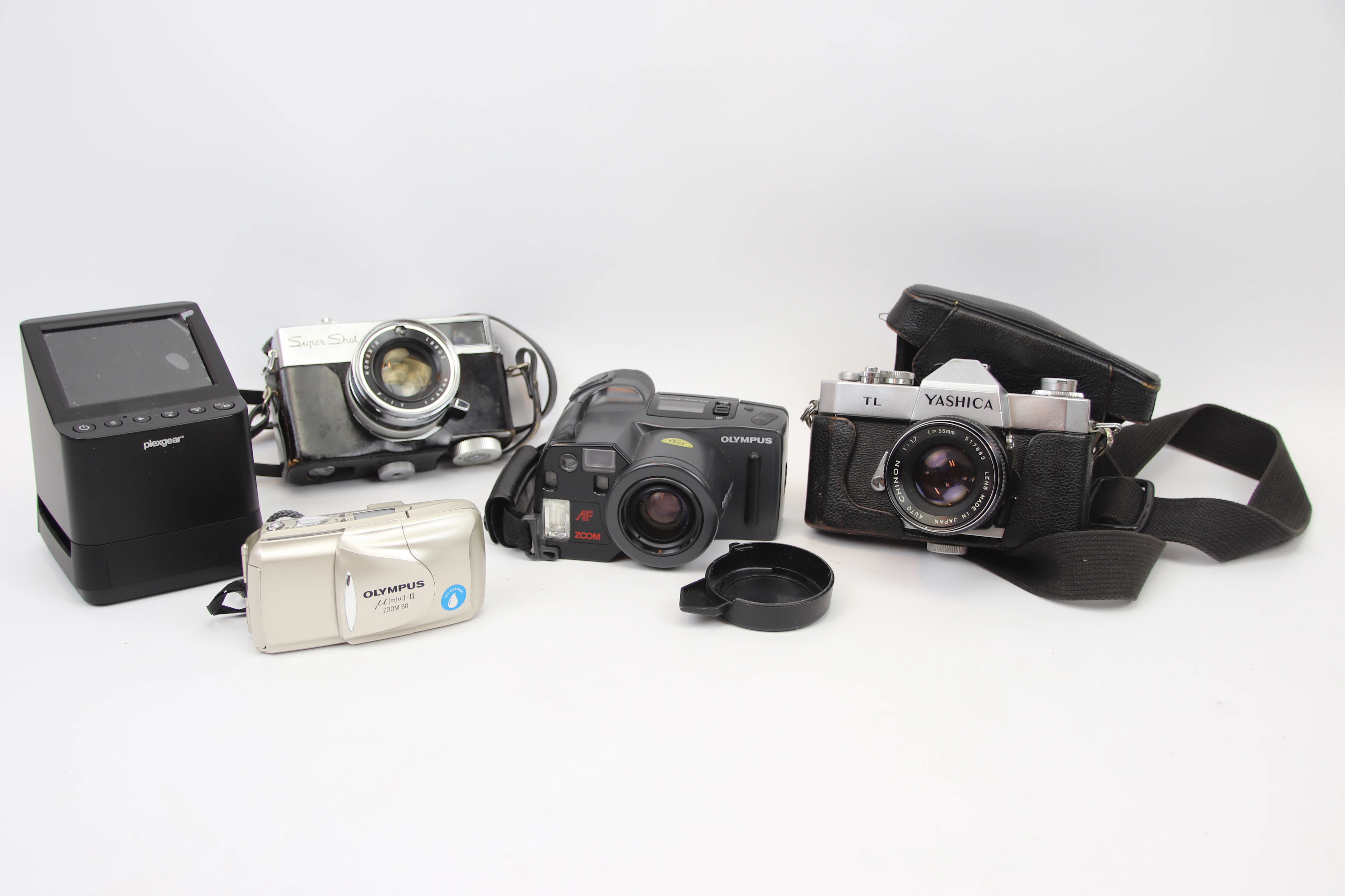 Macchine fotografiche, 4 pezzi, scanner di negativi e accessori.