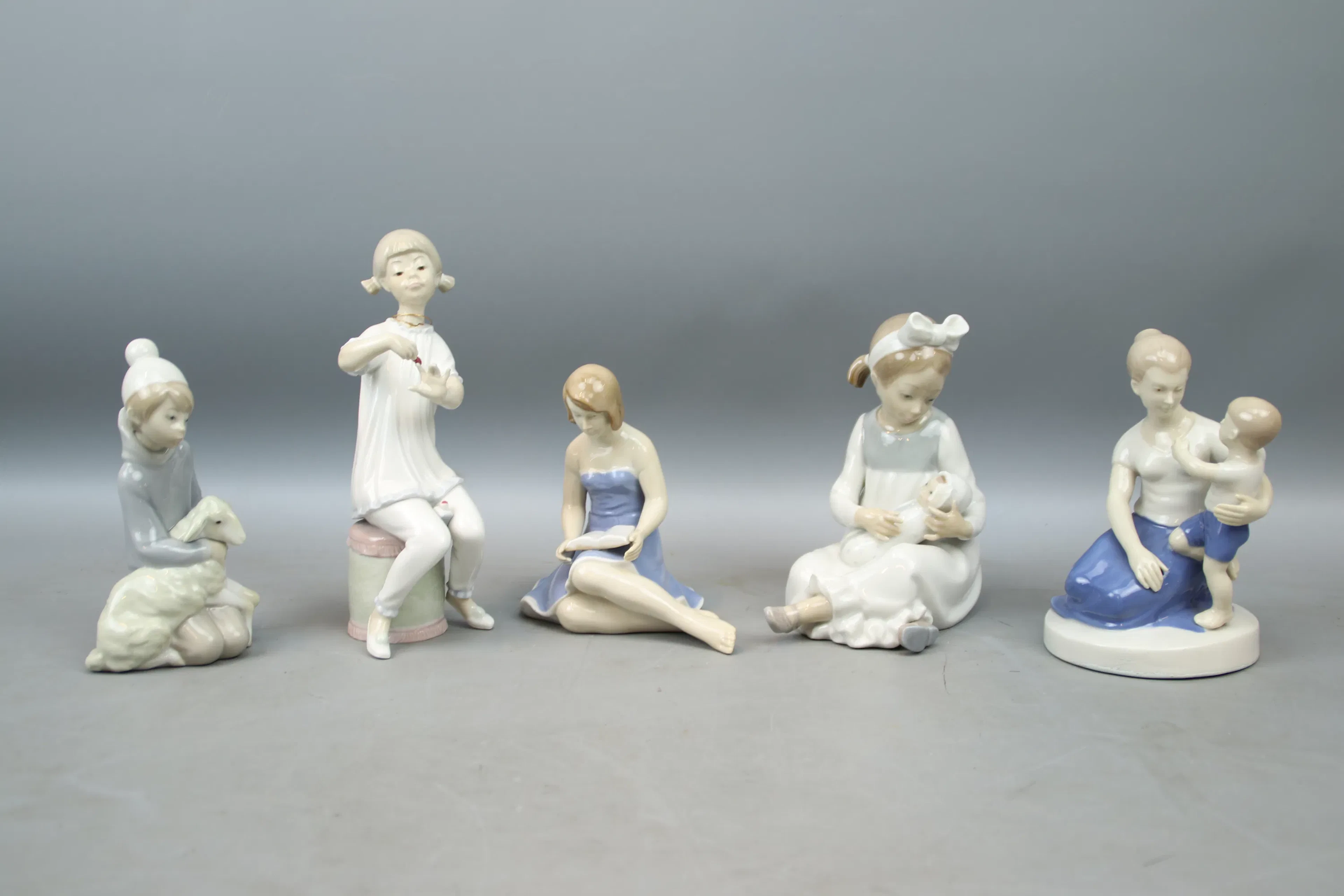 Figurines, 5 pcs, including Lladro.