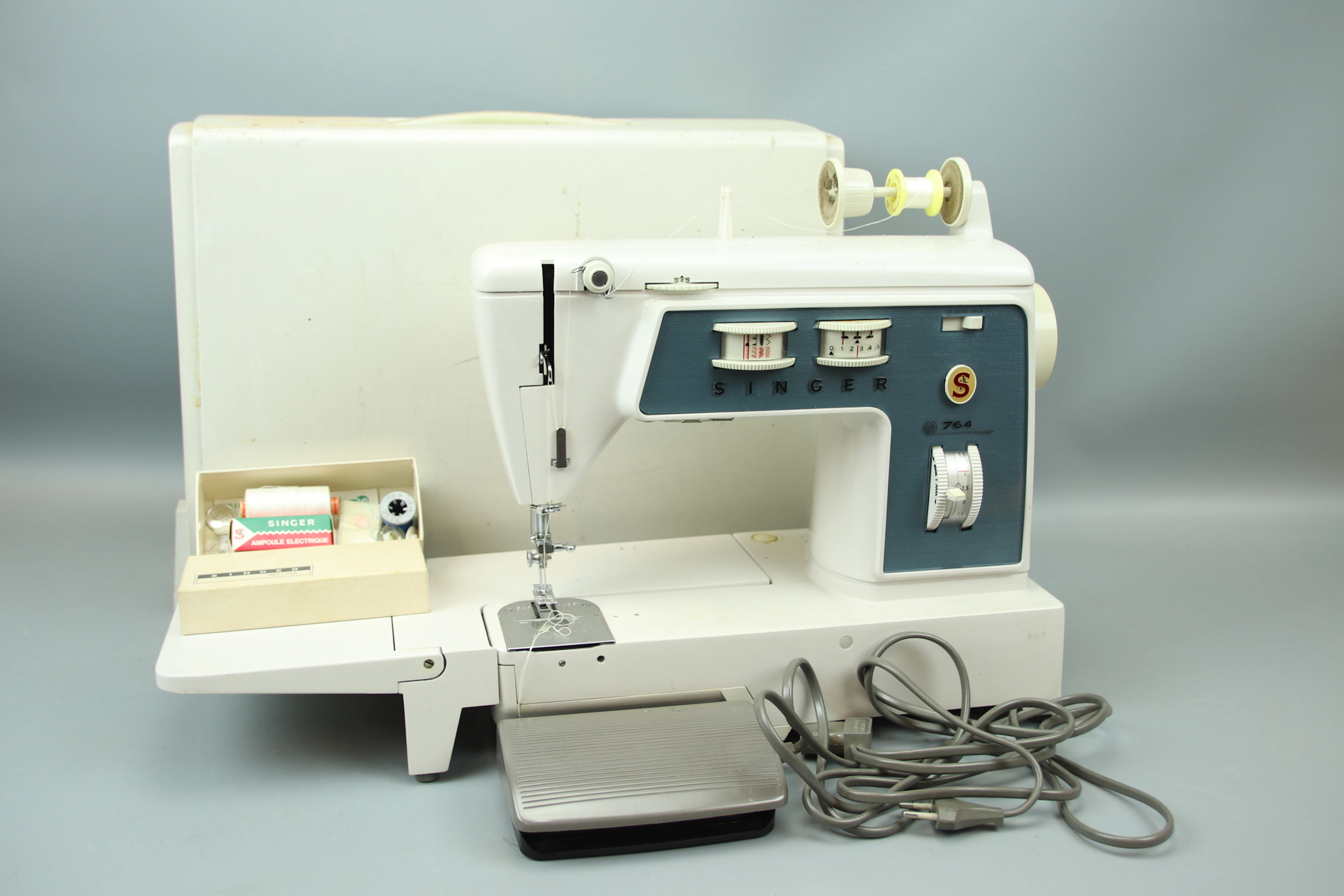 Machine à coudre, Singer 764.