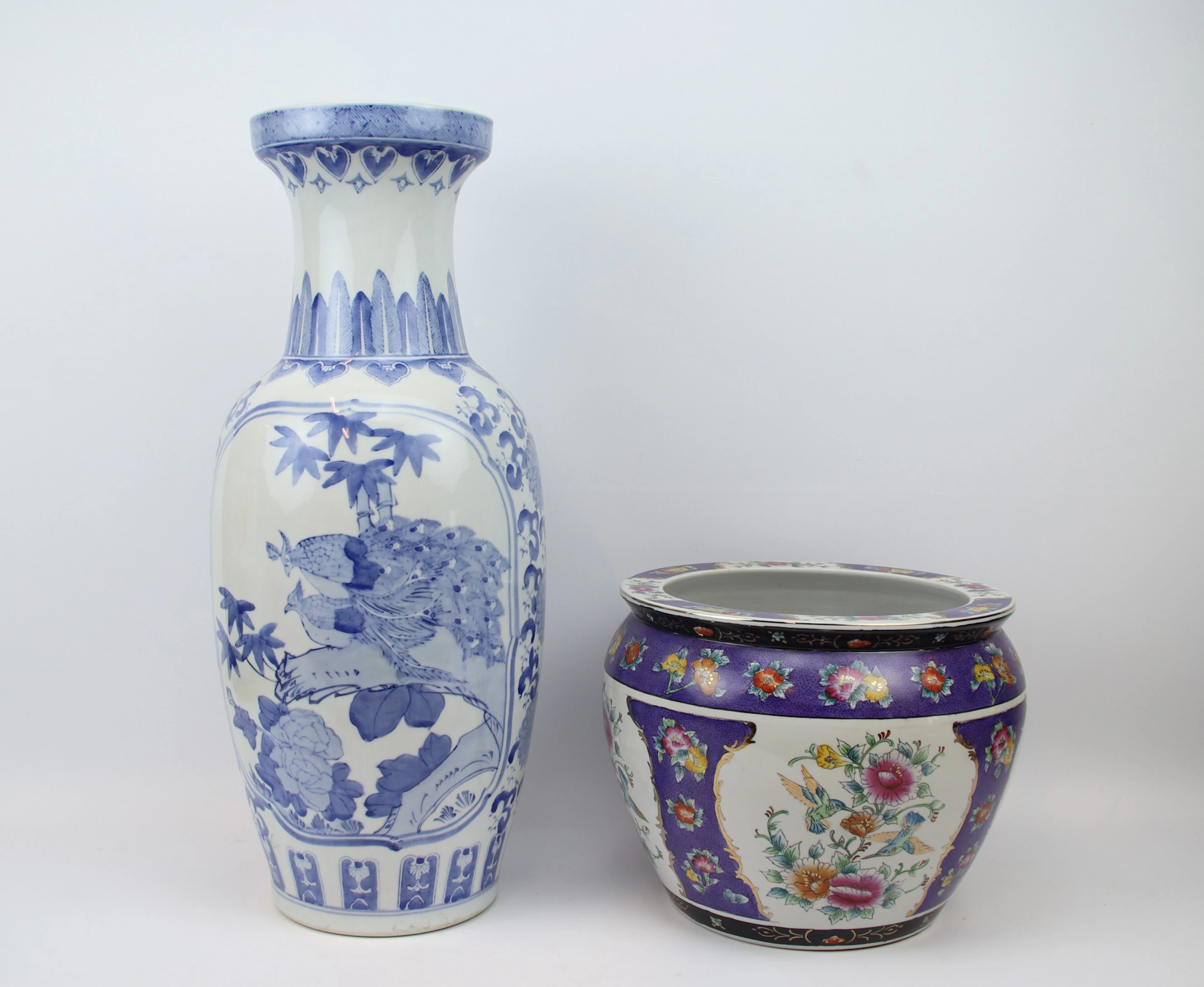 Jarrón y forro exterior, cerámica, porcelana.