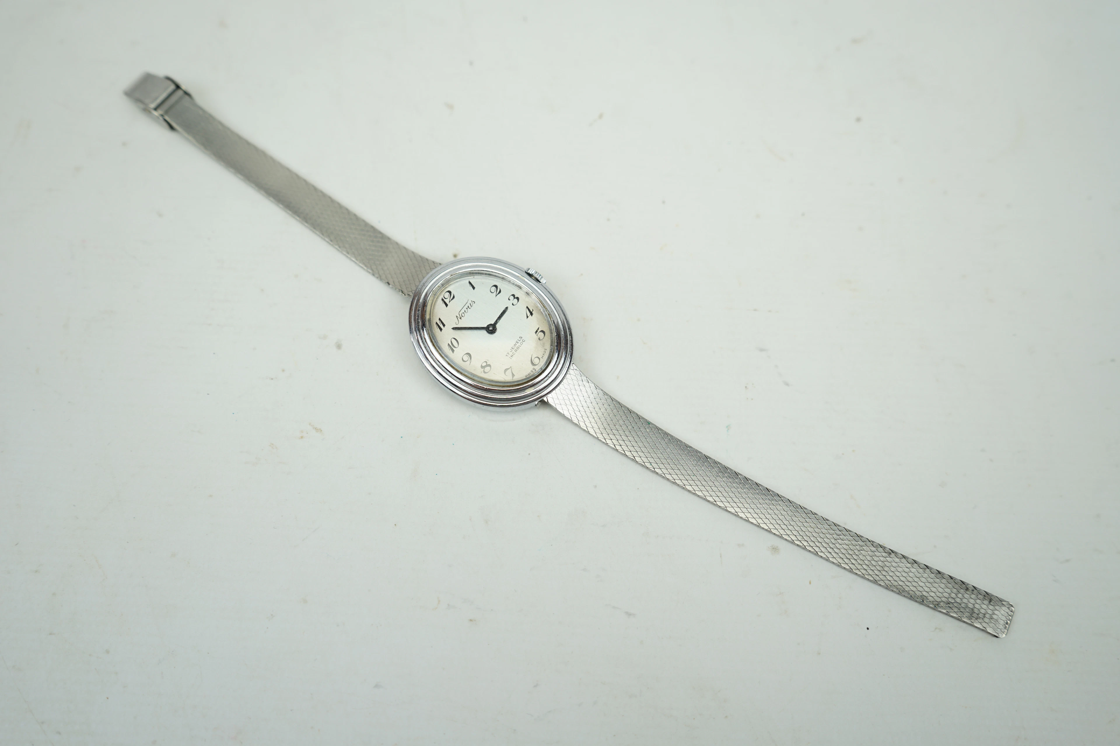 Novus, reloj de pulsera, 17 rubíes, incabloc, movimiento mecánico.