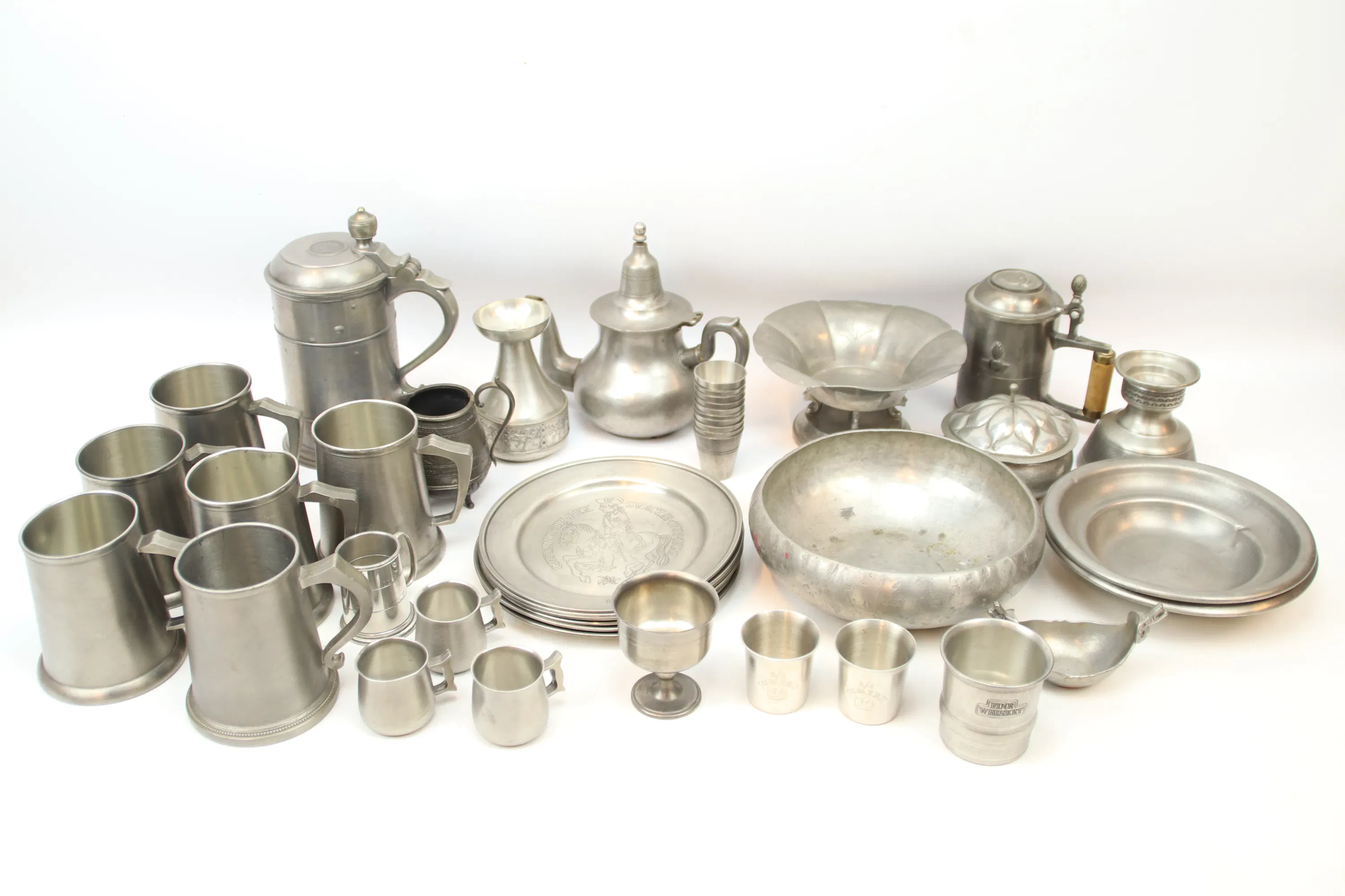 Pewter items, a batch, beer jug, keg, etc.