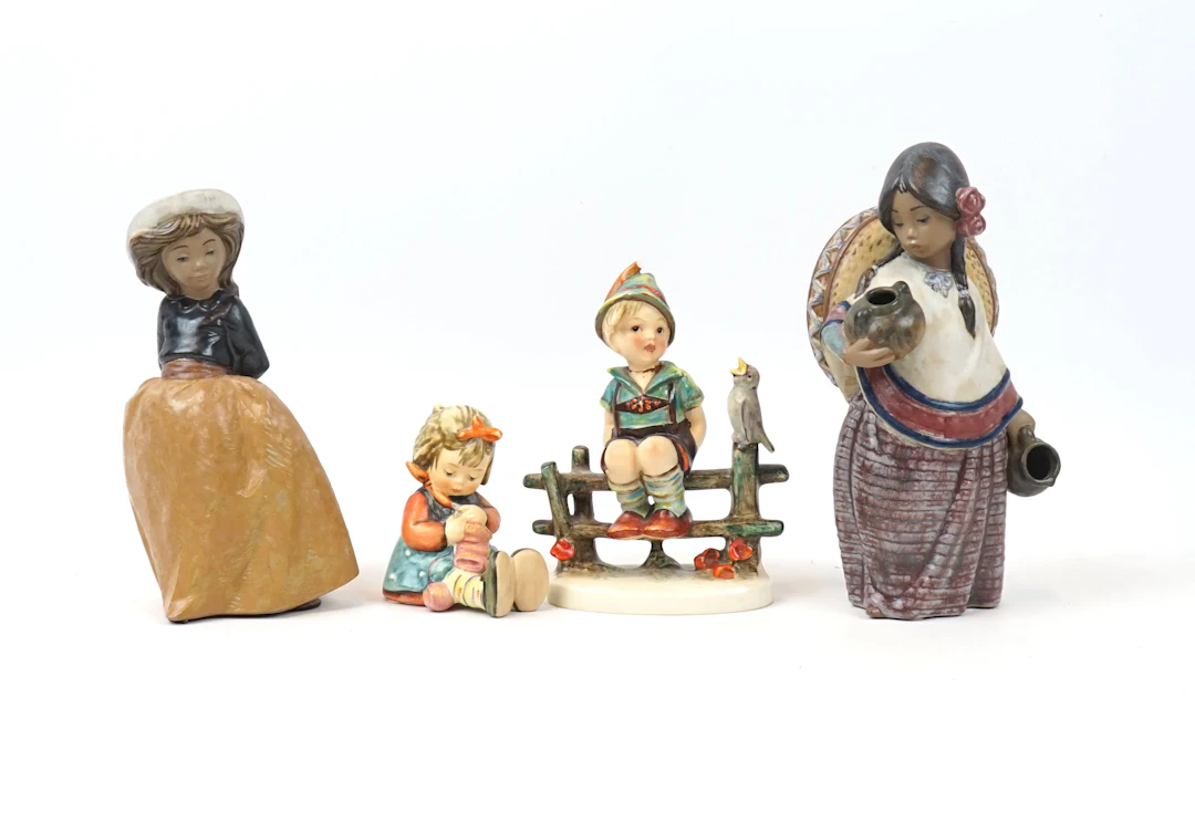 Statuine, 4 pezzi, porcellana, incluso Goebel.