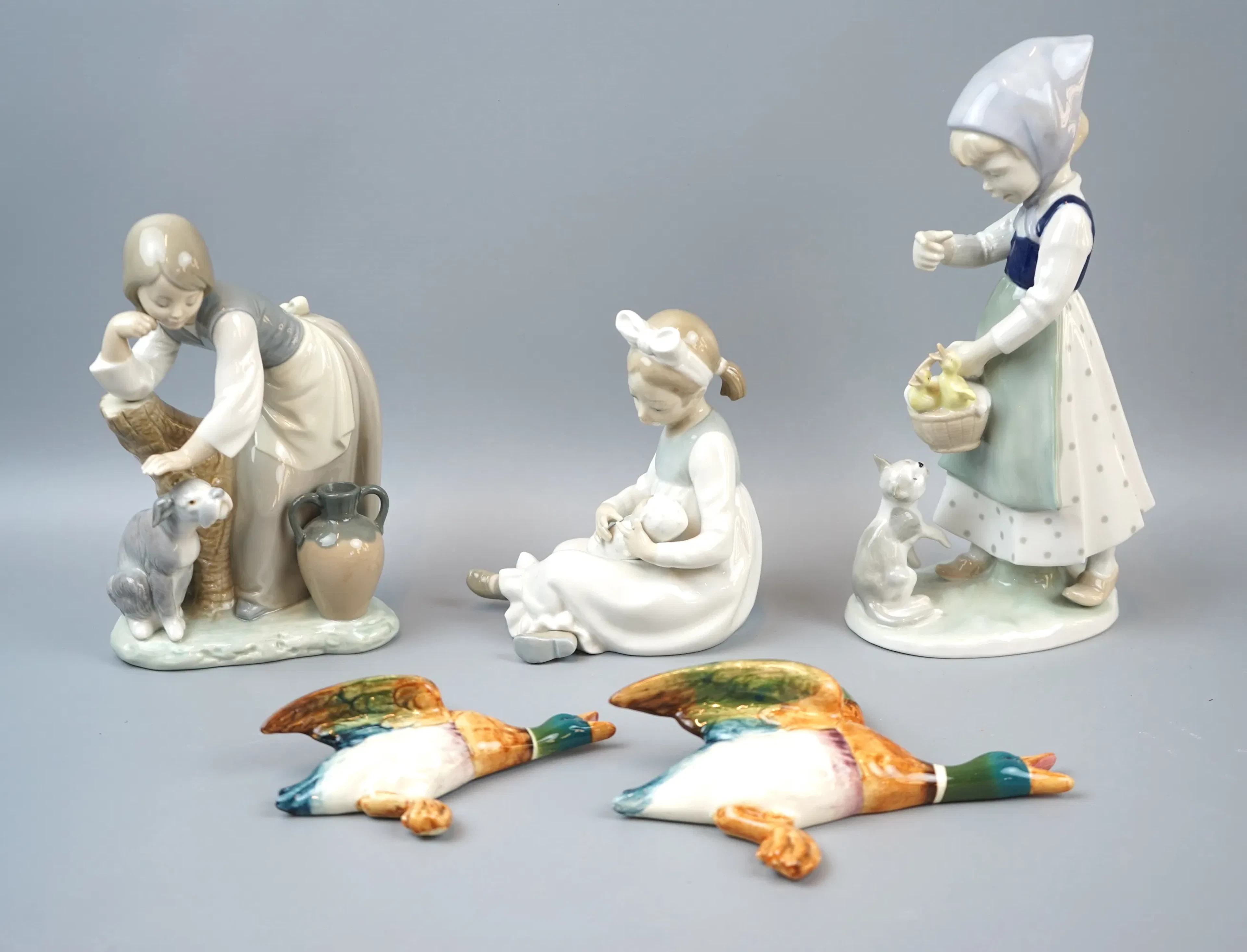 Statuine, 5 pezzi, porcellana, incluso Lladro.