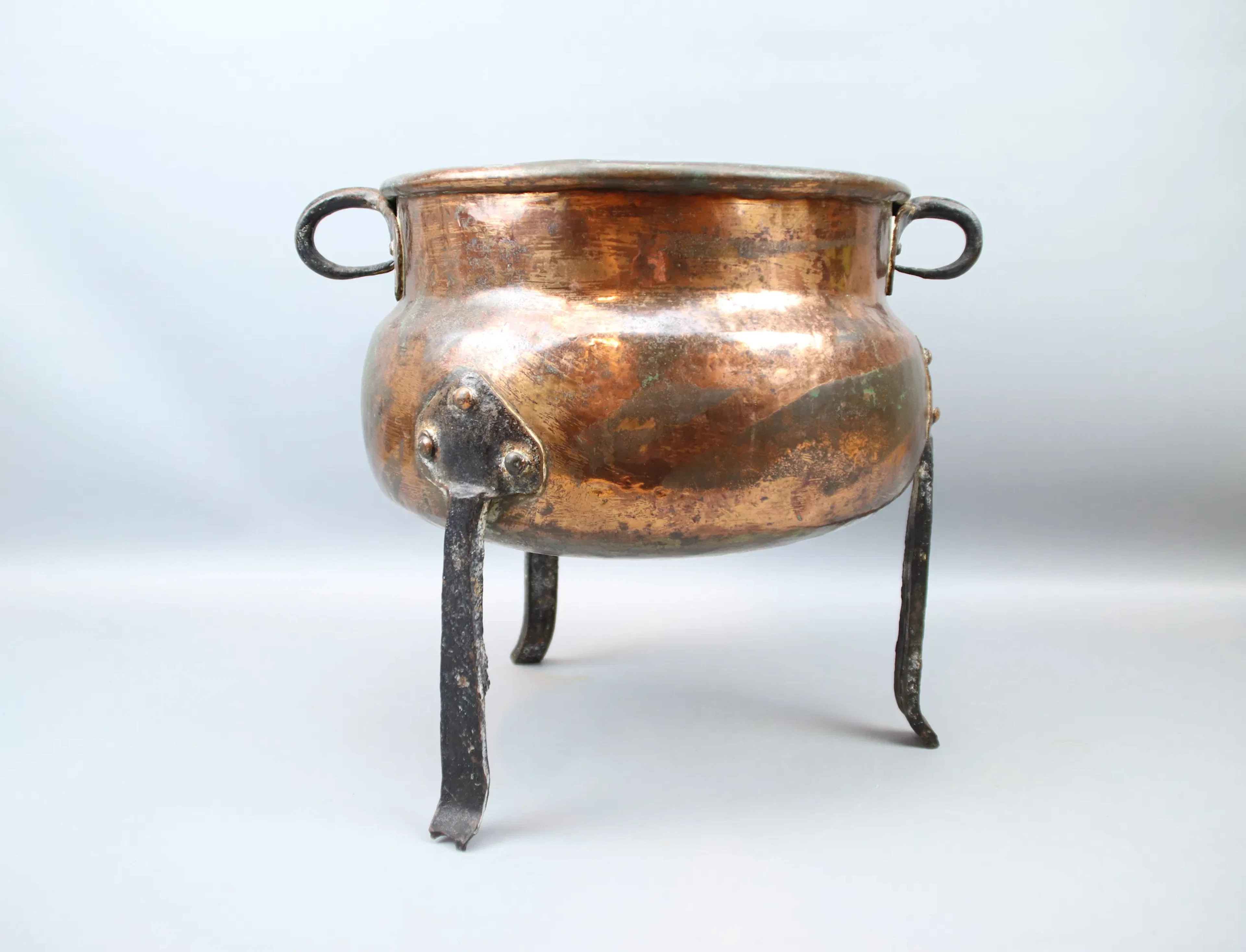 Cauldron, copper, forged iron feet.