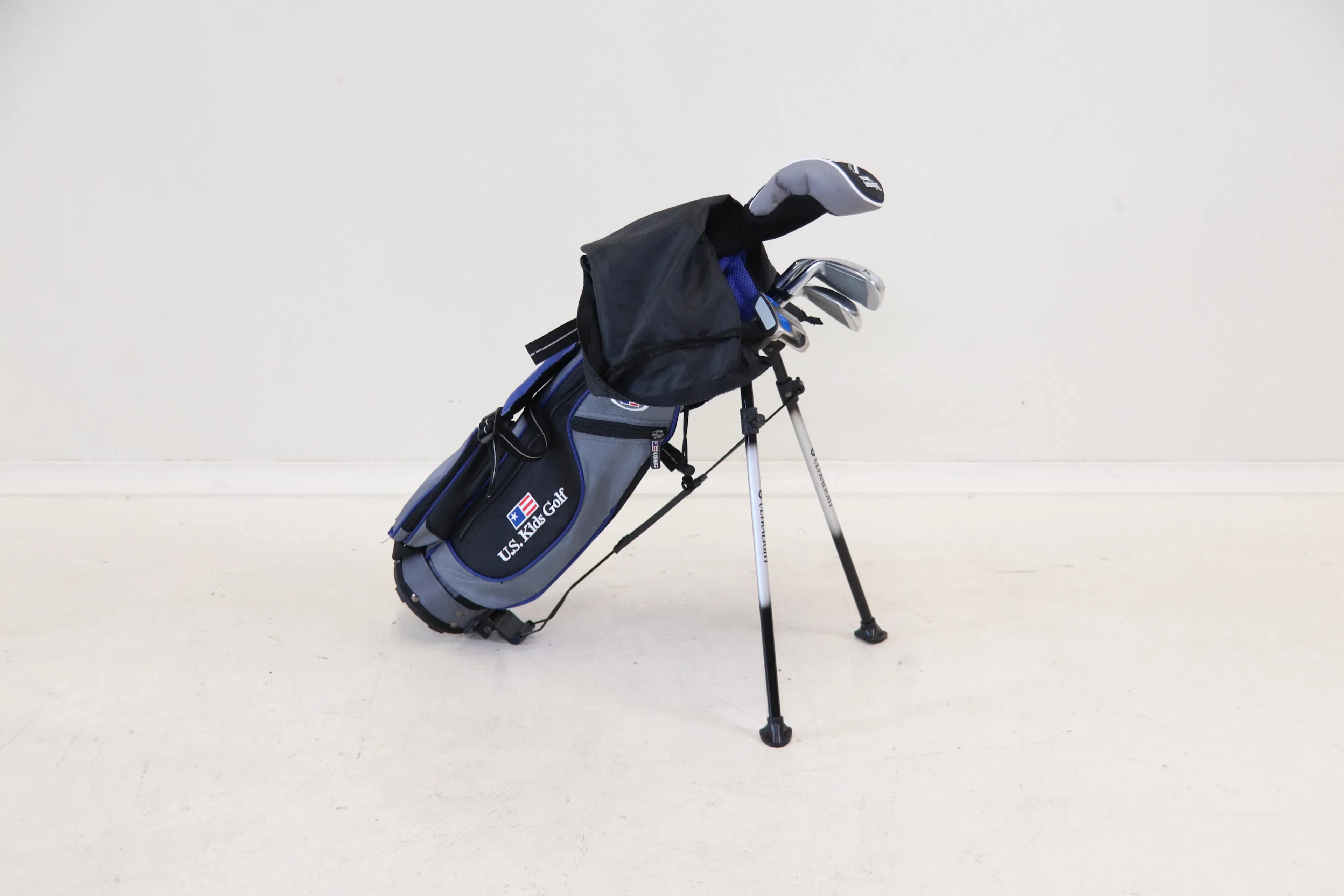 Palos de golf, durante 4-6 años, y bolsa de golf.