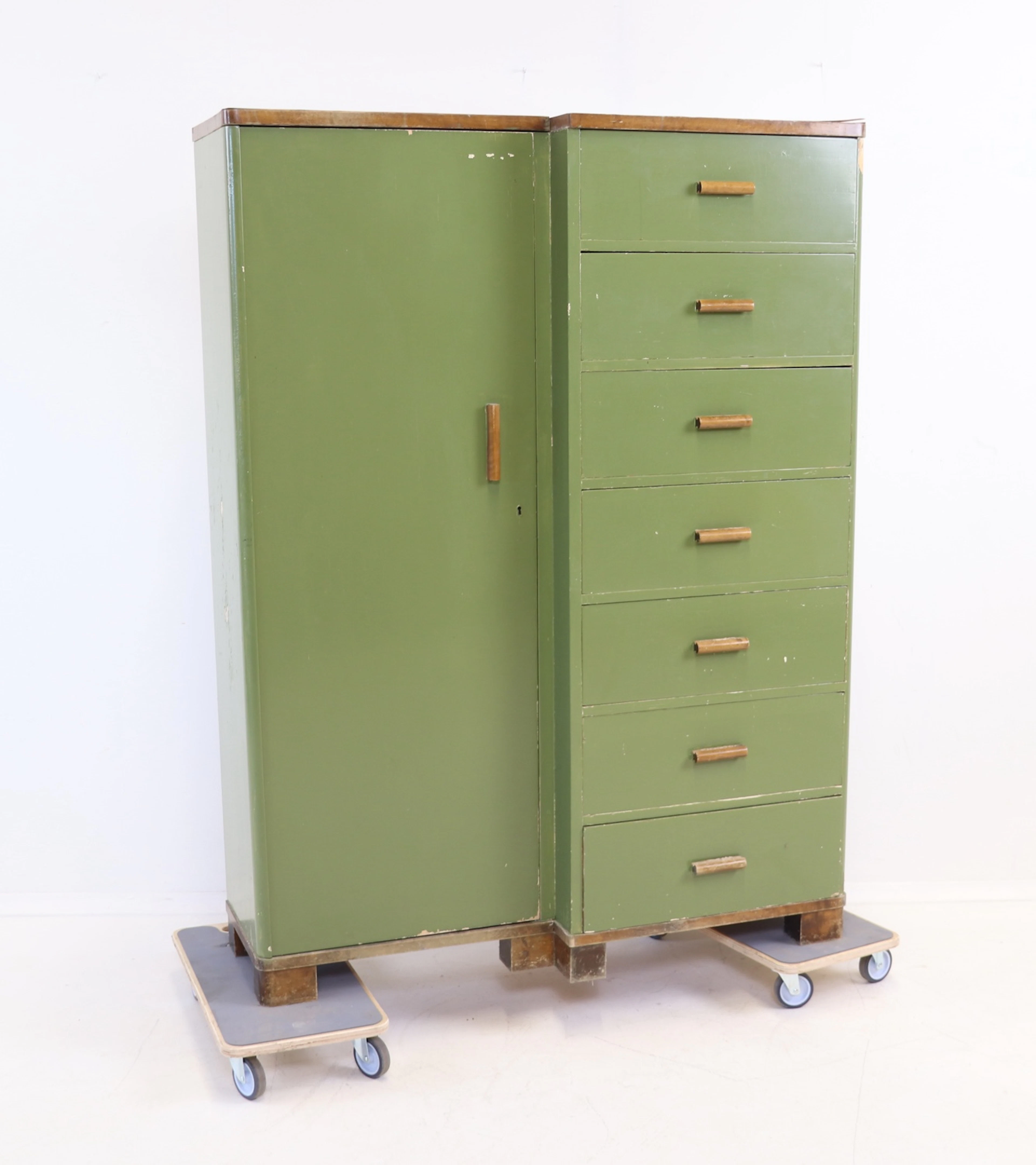 Armadio con 7 cassetti, legno.