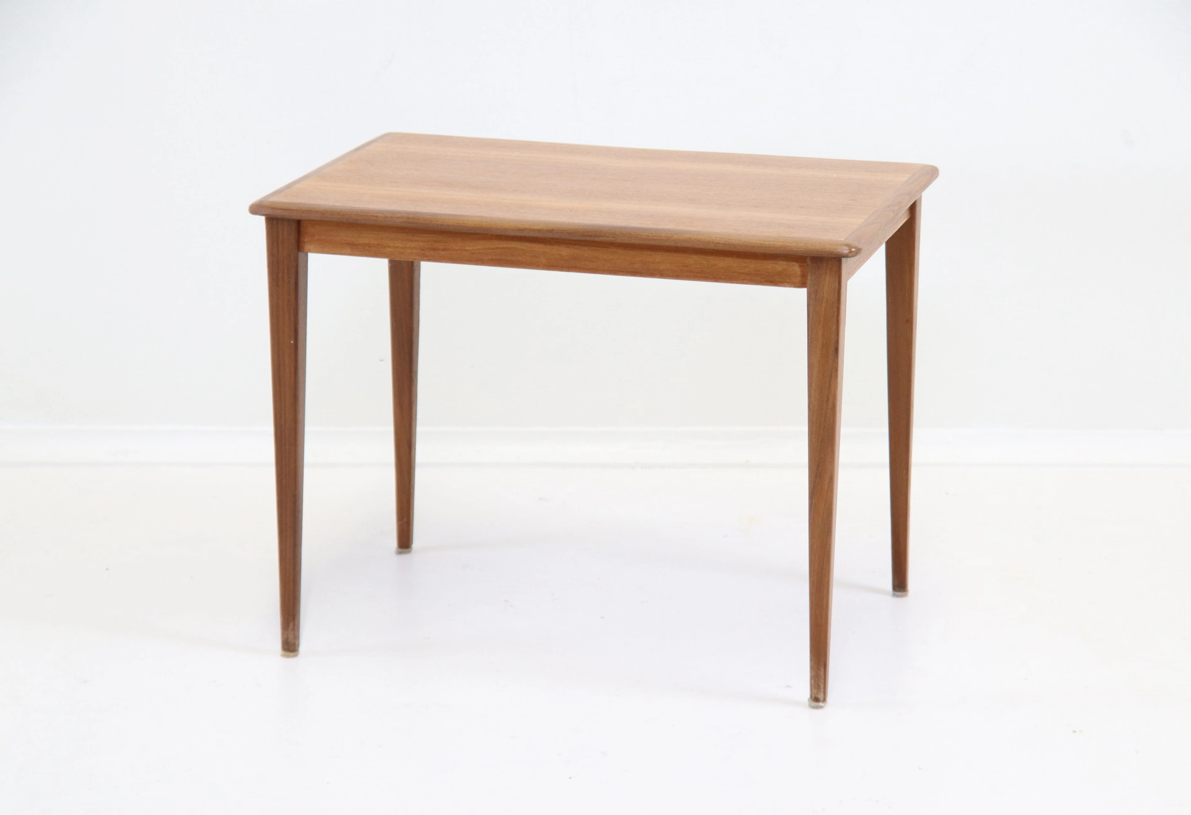 Comodino laterale, teak.