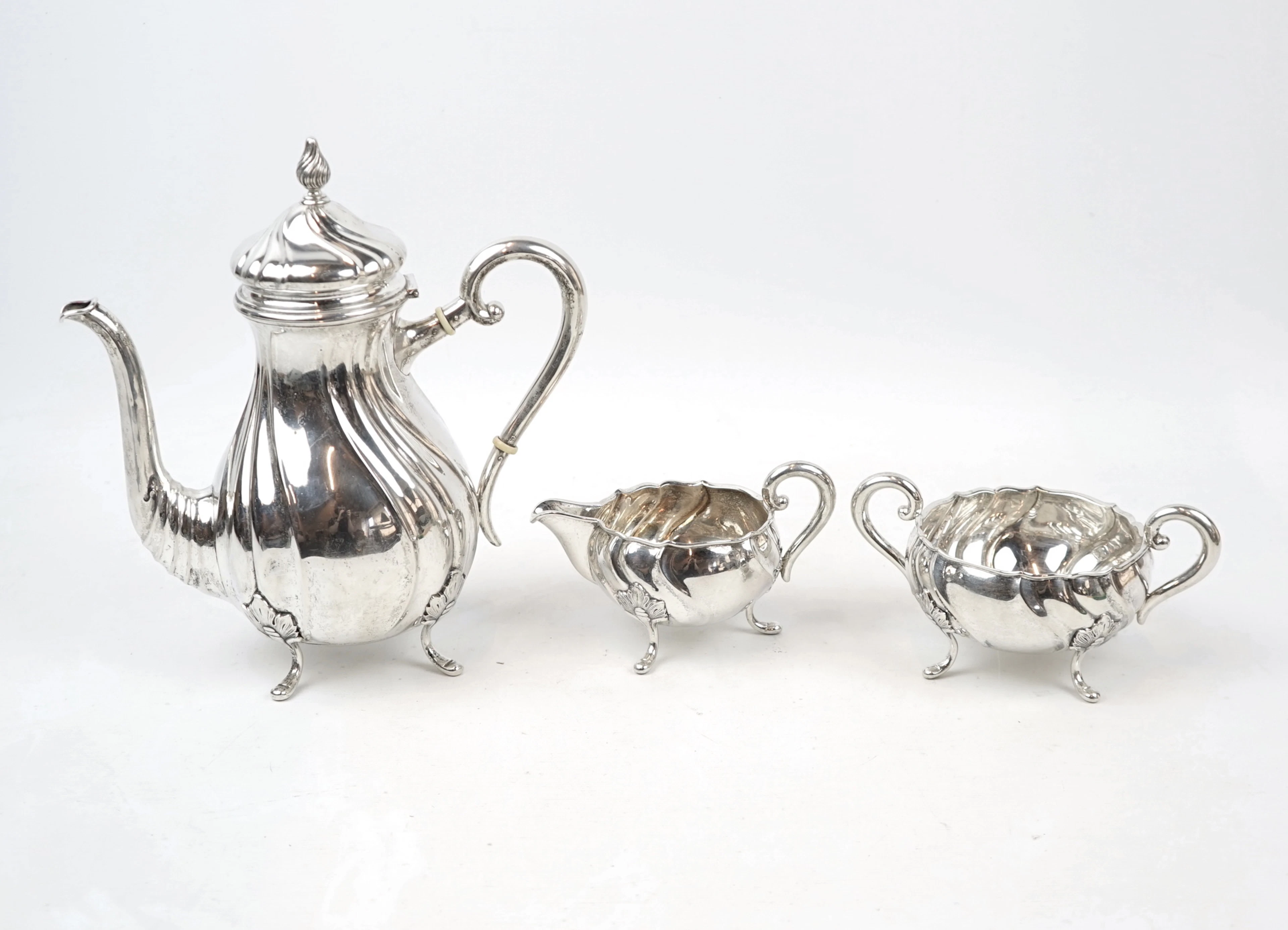 Cafetera, jarra de nata y azucarero, plata, Dinamarca.
