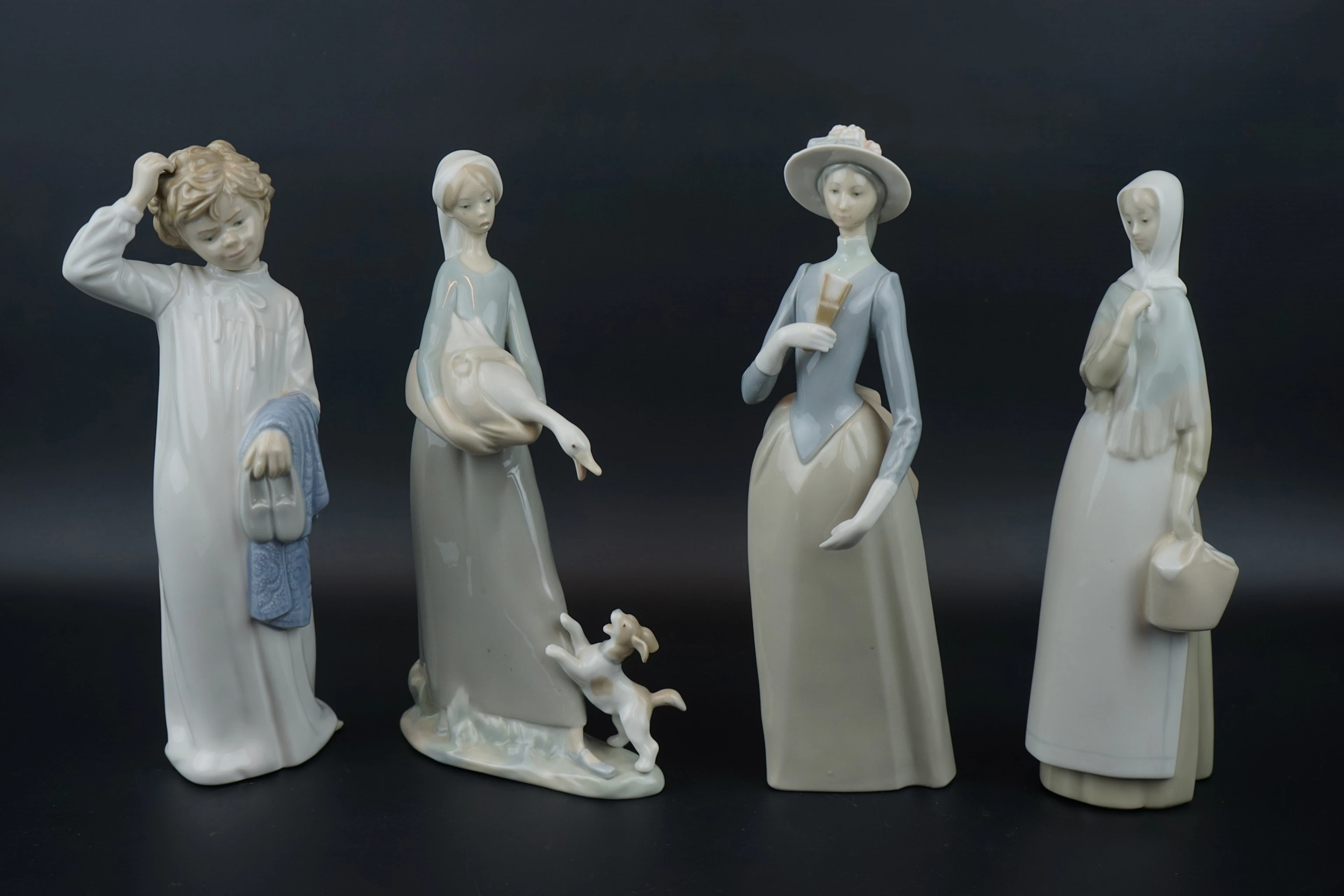Figuritas, 4 piezas, porcelana, incluyendo Lladró y Nao.
