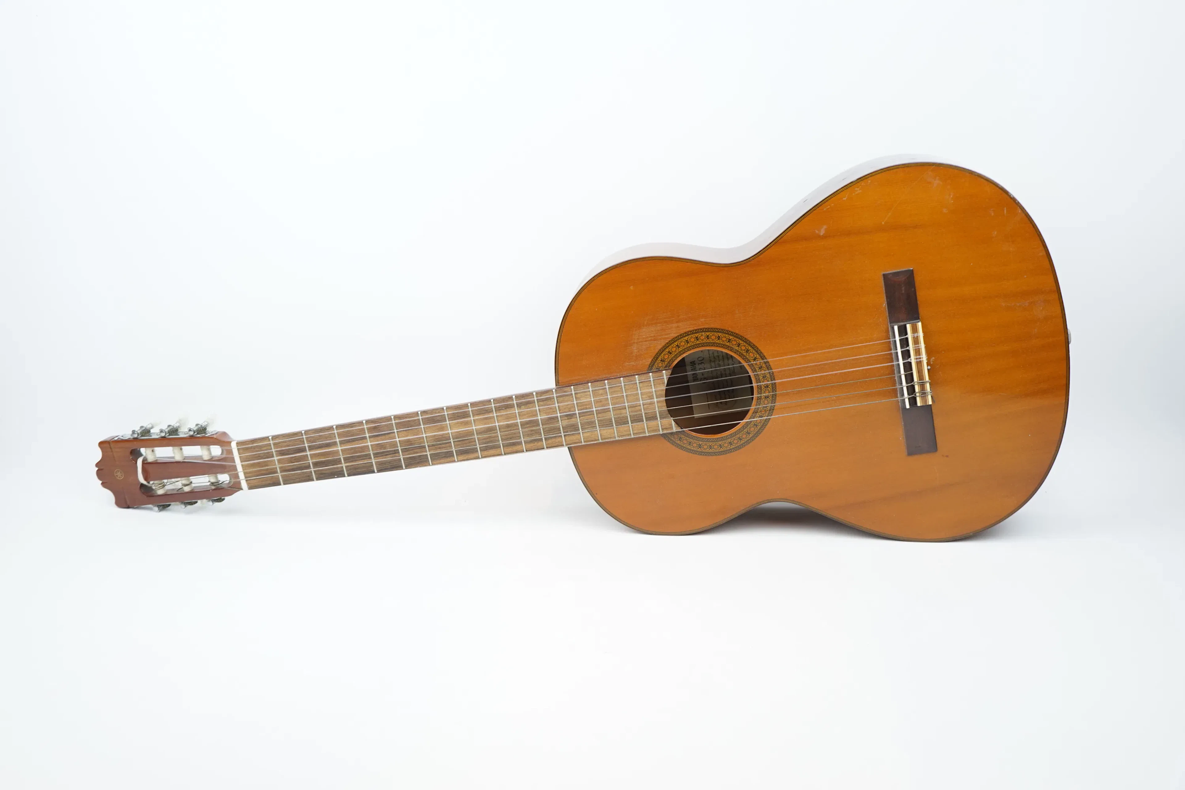 Acoustic guitar, Yamaha G-230.