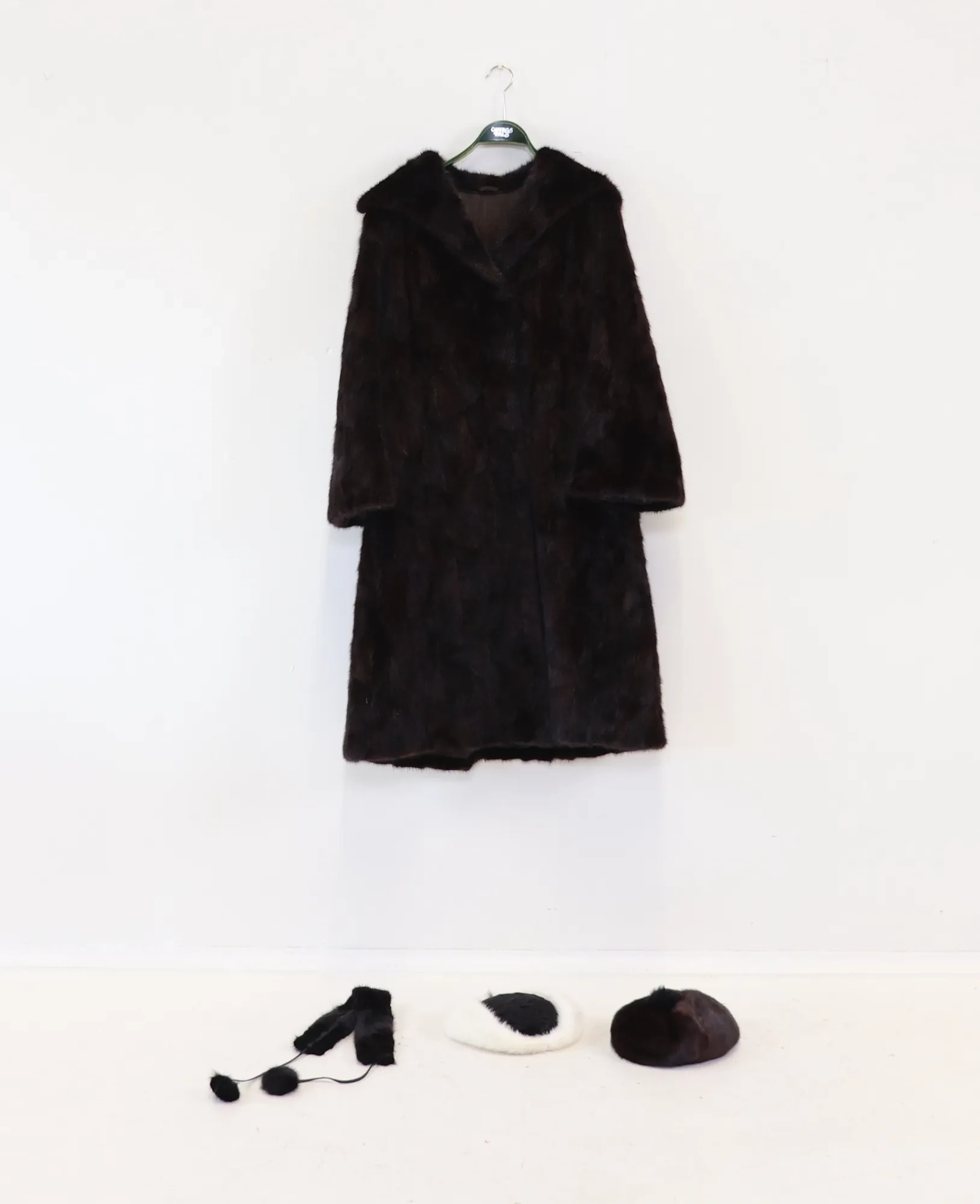 Fur coat, mink Öbergs Fur, and 3 accessories, fur.