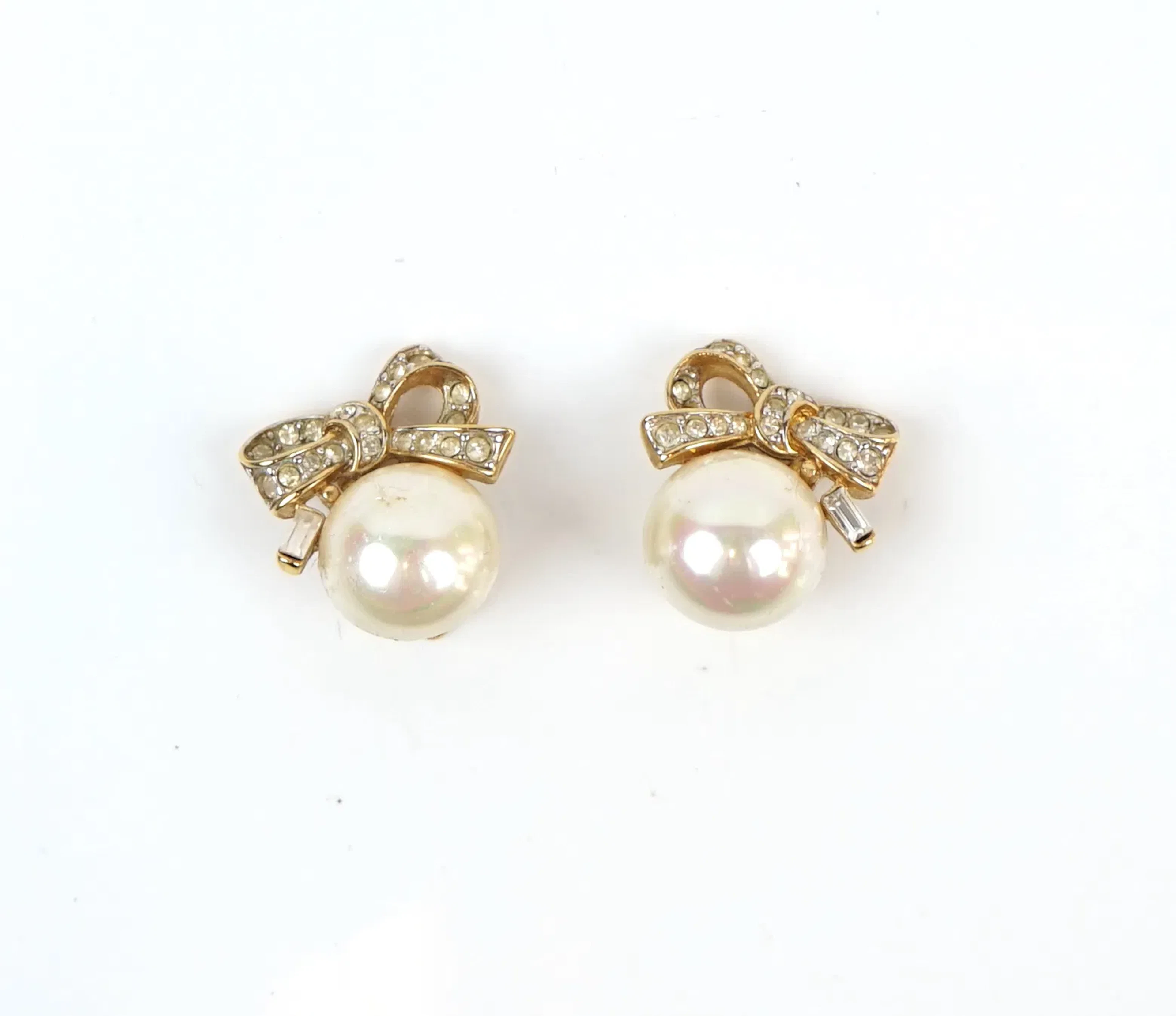 Nina Ricci, earrings, a pair.