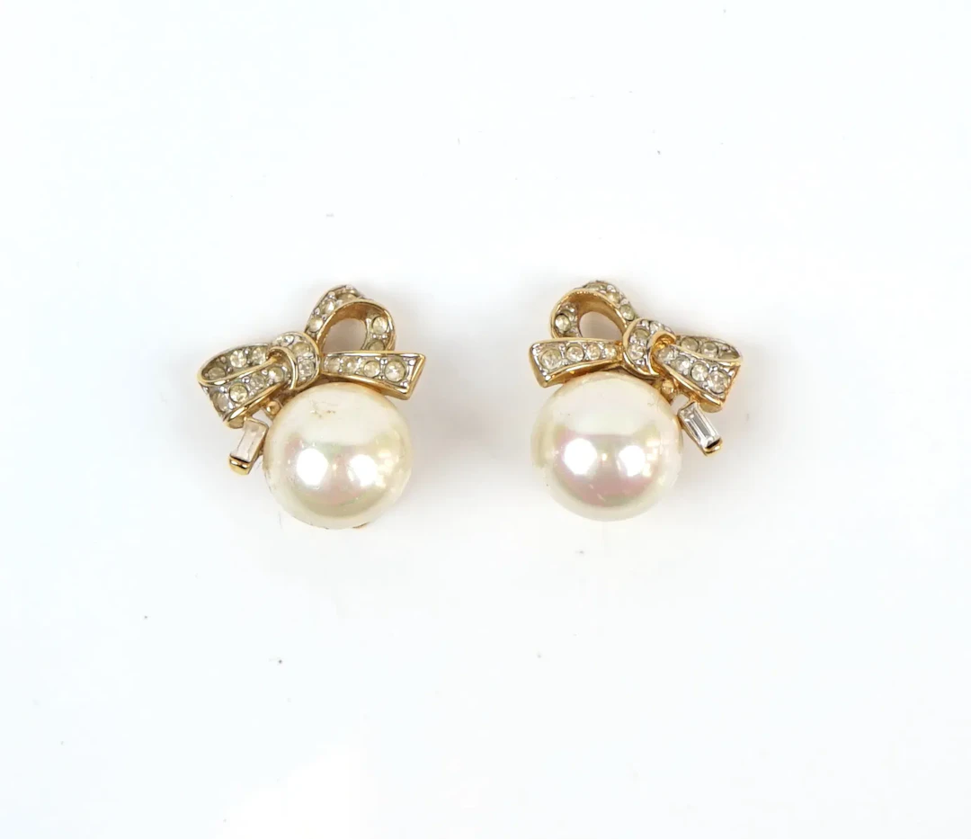 Nina Ricci, earrings, a pair.