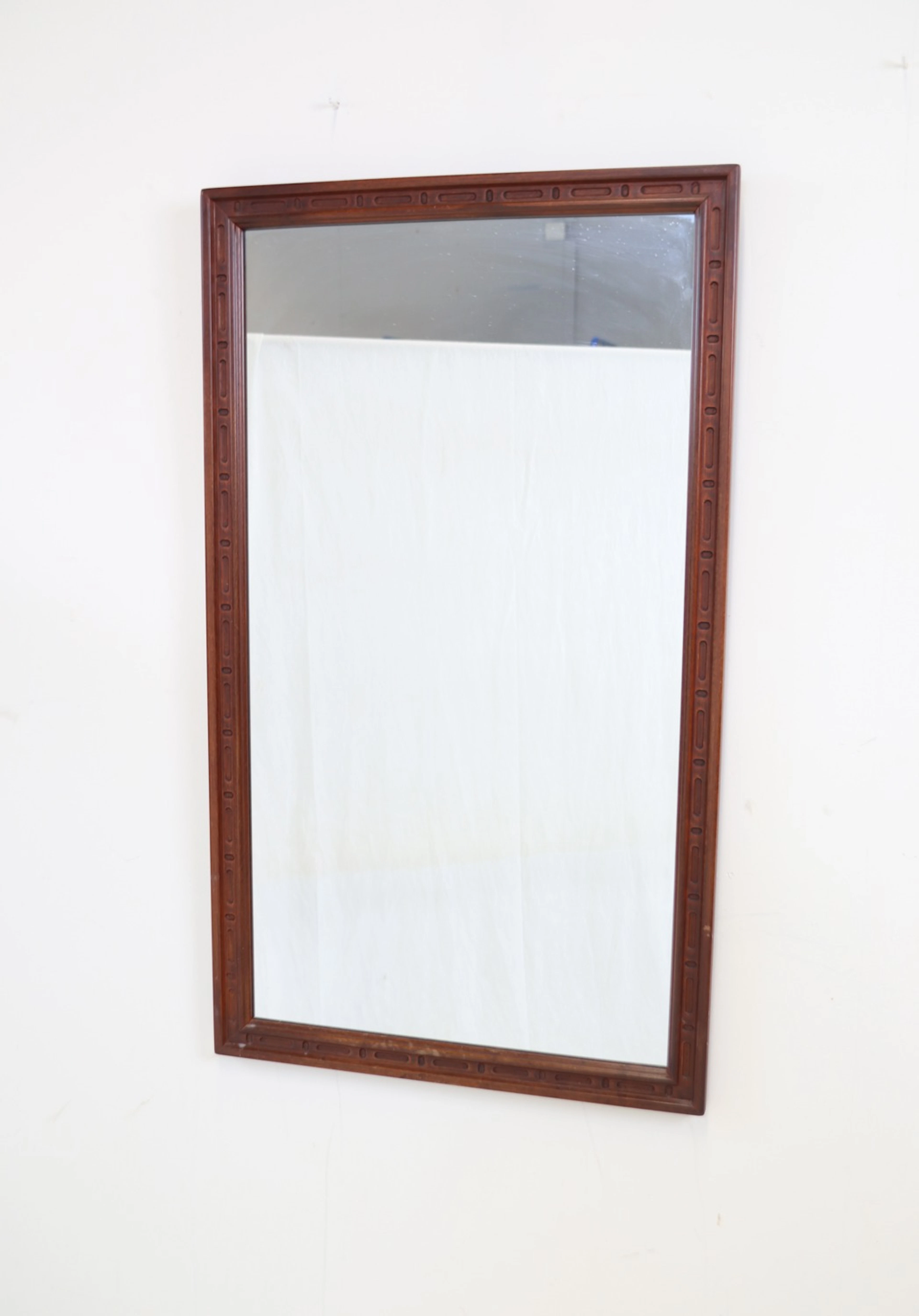 Specchio, cornice di legno.