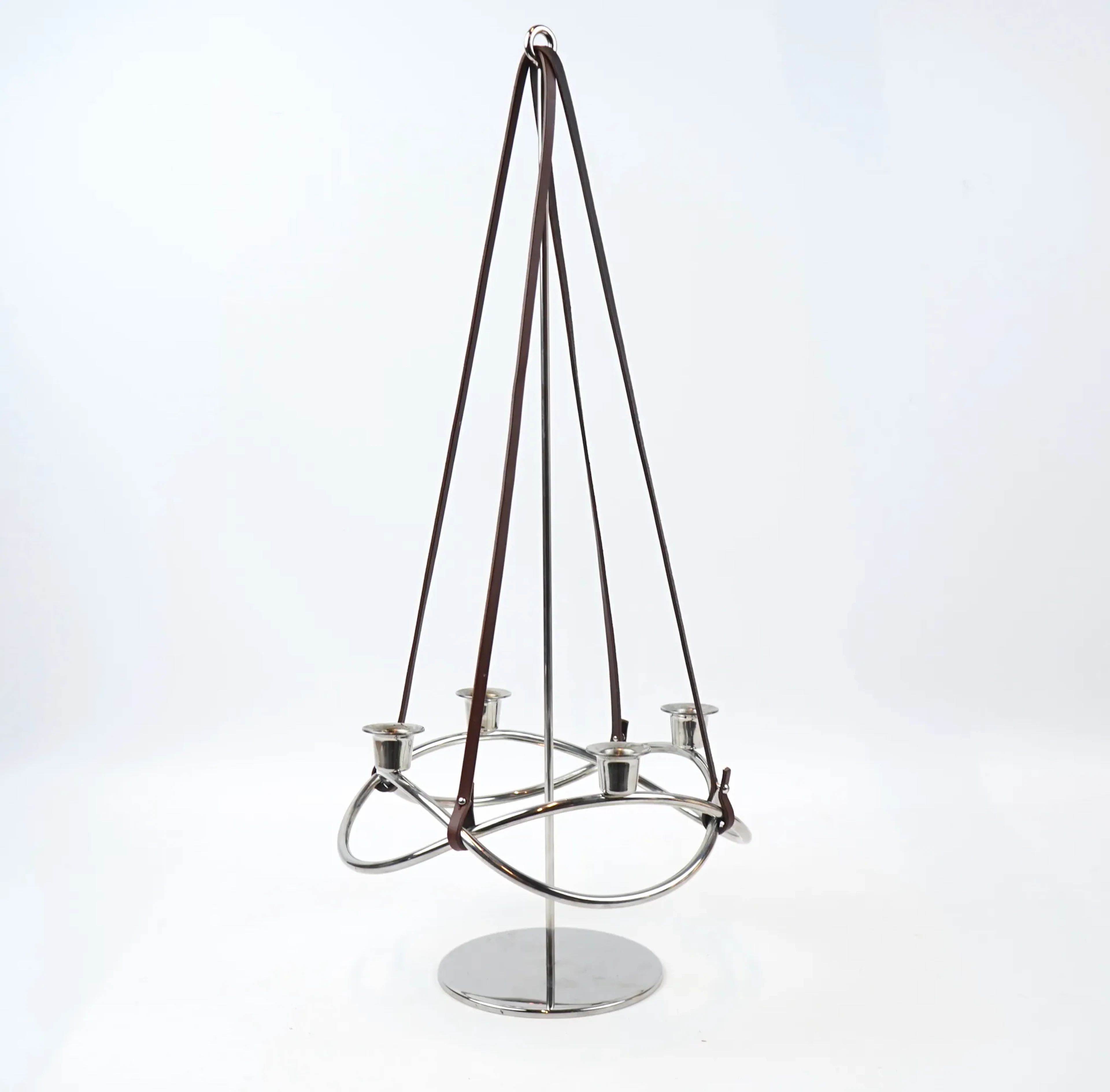 Maria Bernsten, un candelabro, acero inoxidable/cuero, ''Season'', Georg
