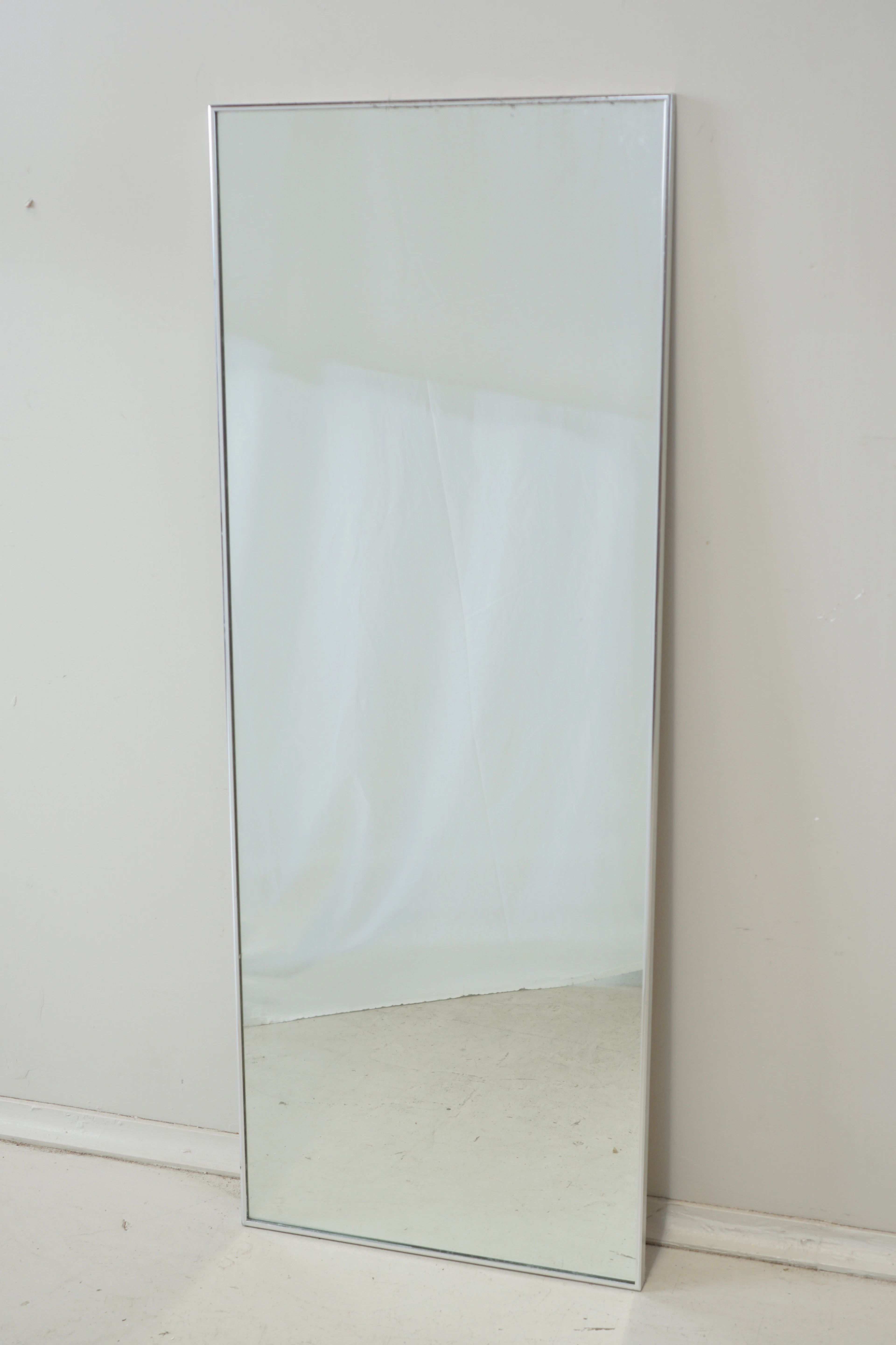Miroir, cadre en métal, contemporain.