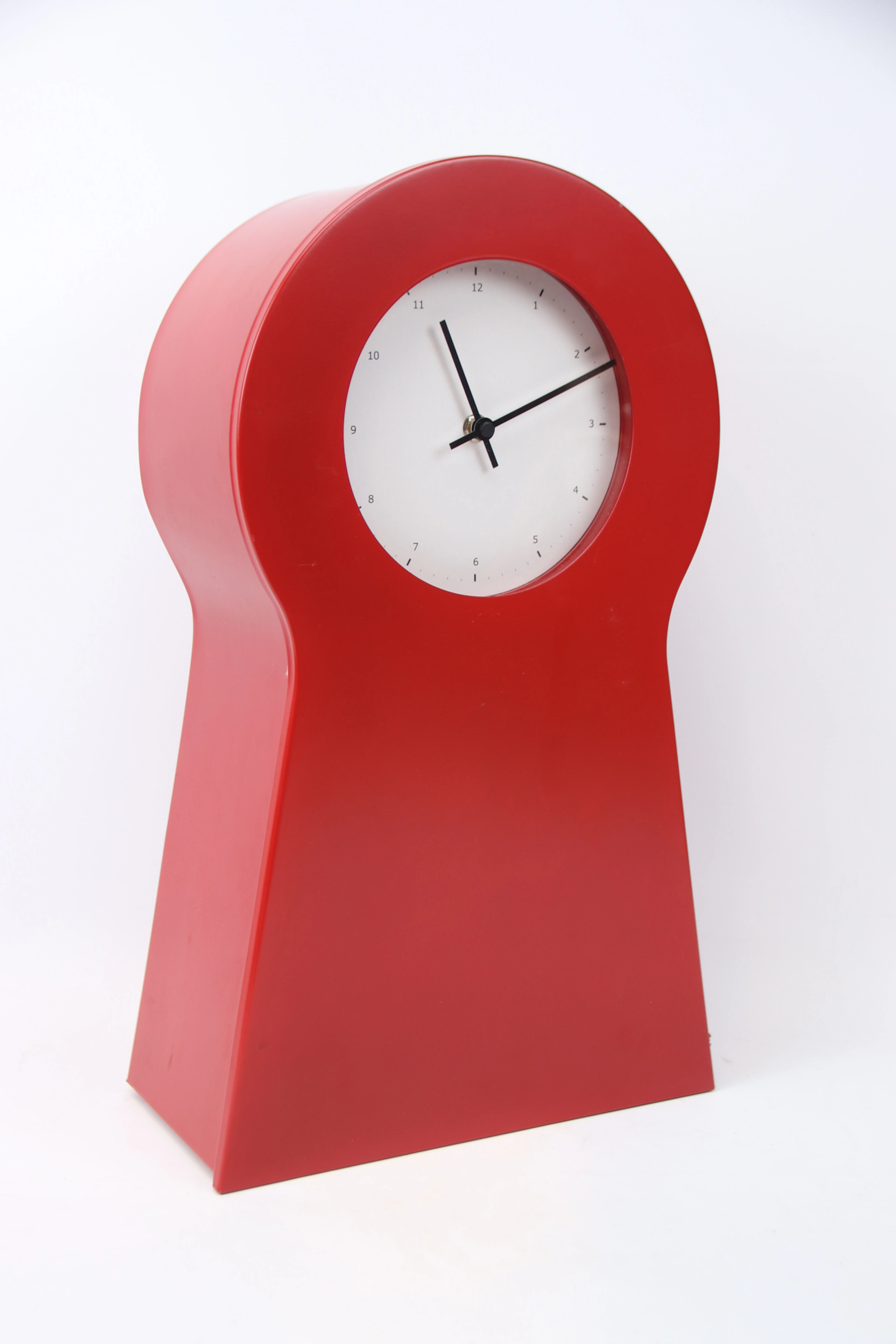 Tomas Eriksson, un reloj de pared/mesa metálico, IKEA PS, 1999.